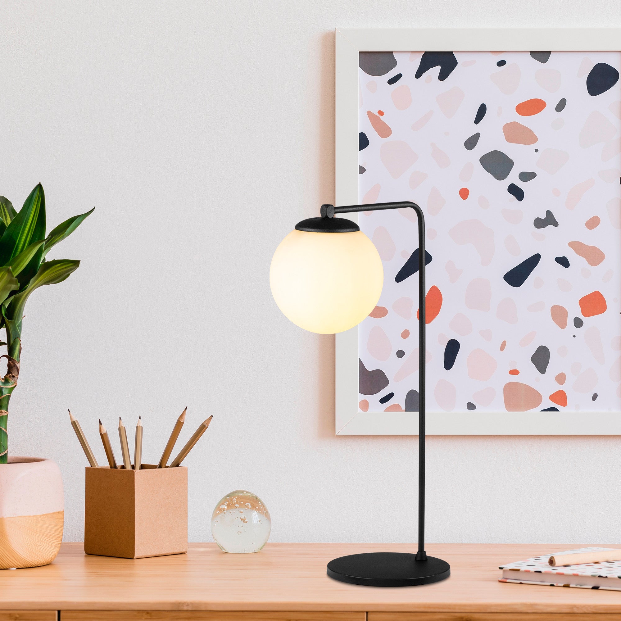 Candeeiro de Mesa Industrial Escandinava, Corpo em Metal Preto, 55 cm de Altura, Tampa de Vidro, Soquete E27, Cabo de 250 cm | Iluminação Elegante para Espaços Modernos