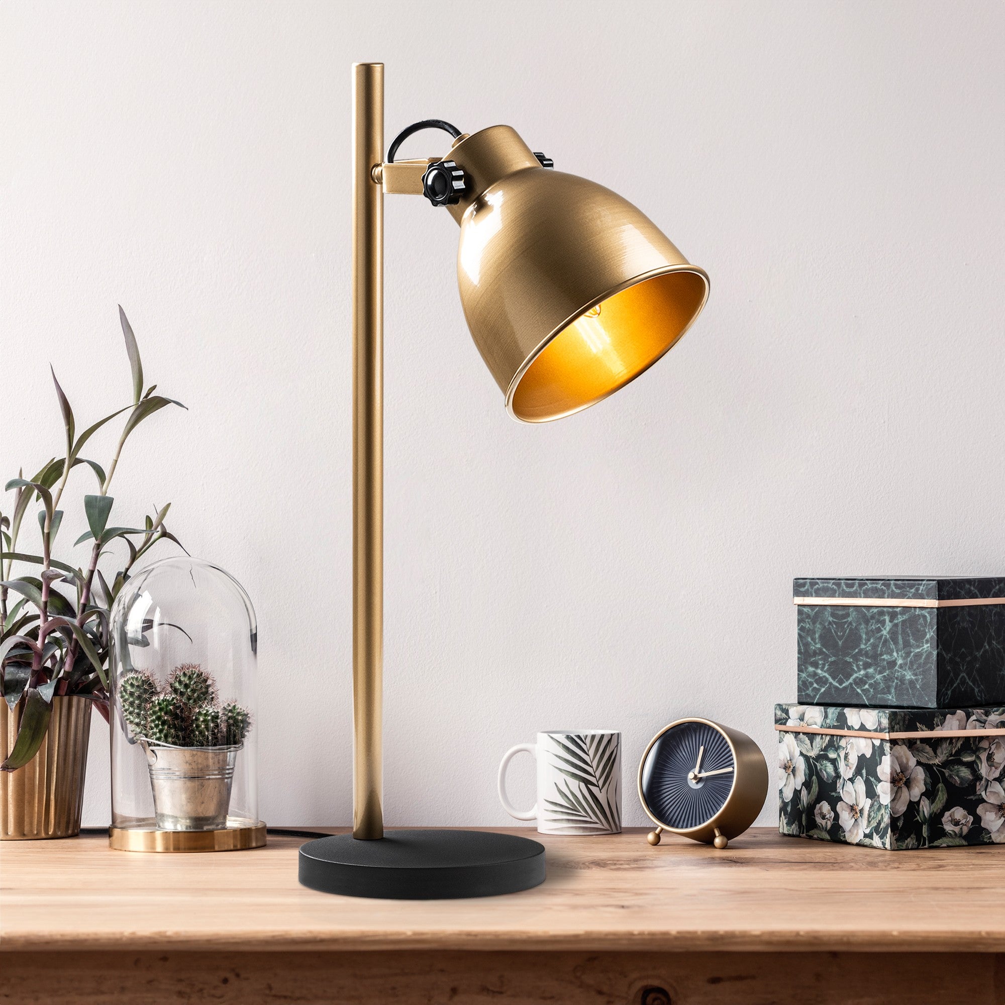 Candeeiro de Mesa Elegante Dourada, Corpo de Metal, Ø17 x A16 cm | 30 x 18 x 58 cm | Cabo de 200 cm, Interruptor Liga/Desliga | Soquete E14, Máx. 40 W | Iluminação Elegante para Decoração de Casa