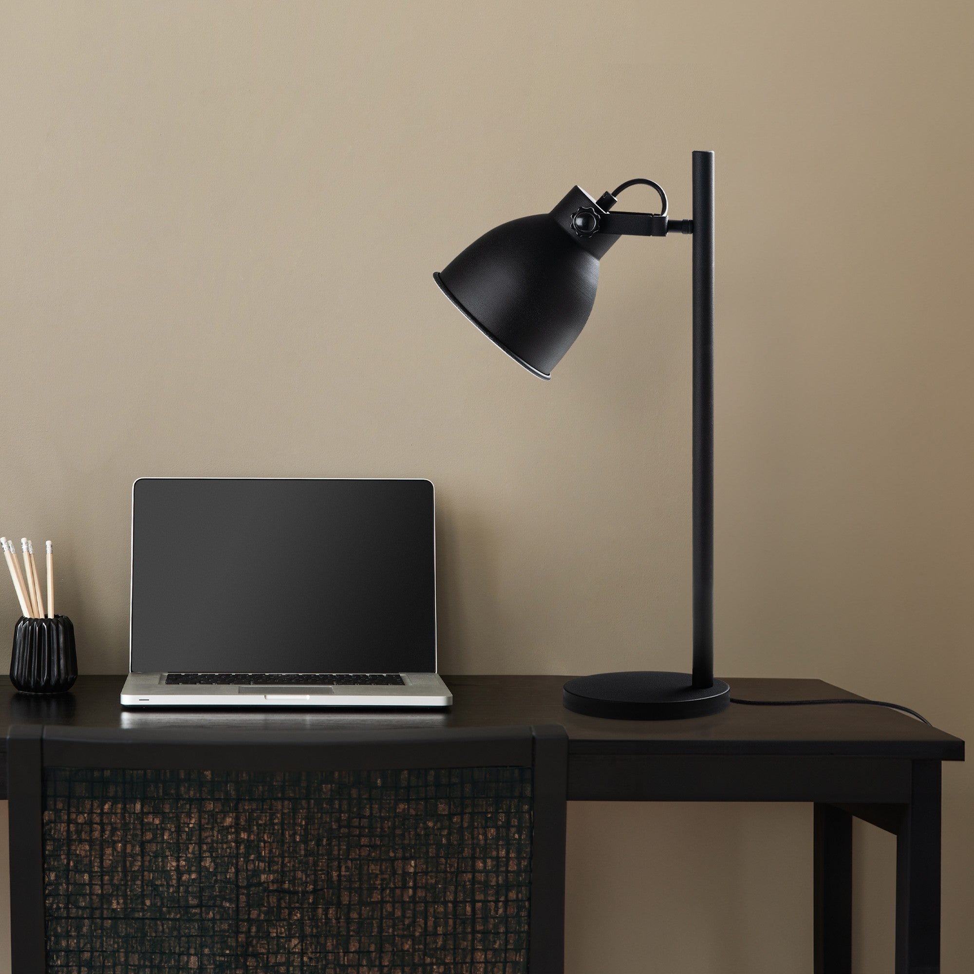 Candeeiro de Mesa Elegante Dourada, Corpo de Metal, Ø17 x A16 cm | 30 x 18 x 58 cm | Cabo de 200 cm, Interruptor Liga/Desliga | Soquete E14, Máx. 40 W | Iluminação Elegante para Decoração de Casa