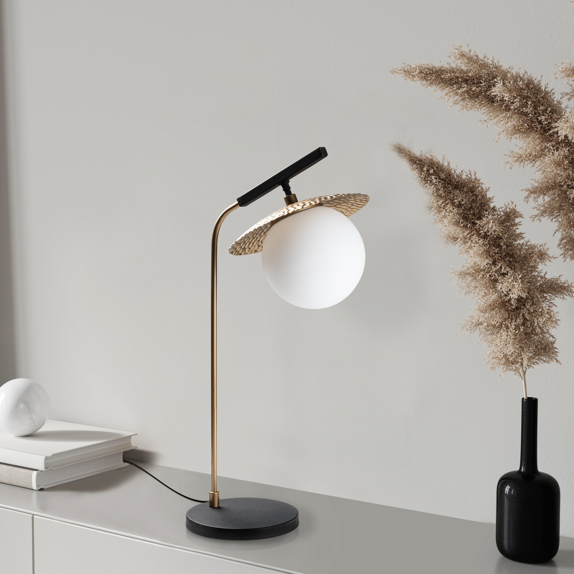 Candeeiro de Mesa preta elegante, corpo de metal, 30 x 18 x 60 cm | Abajur de Ø15 cm, cabo de 200 cm, interruptor liga/desliga | Ideal para decoração moderna de casa e escritório