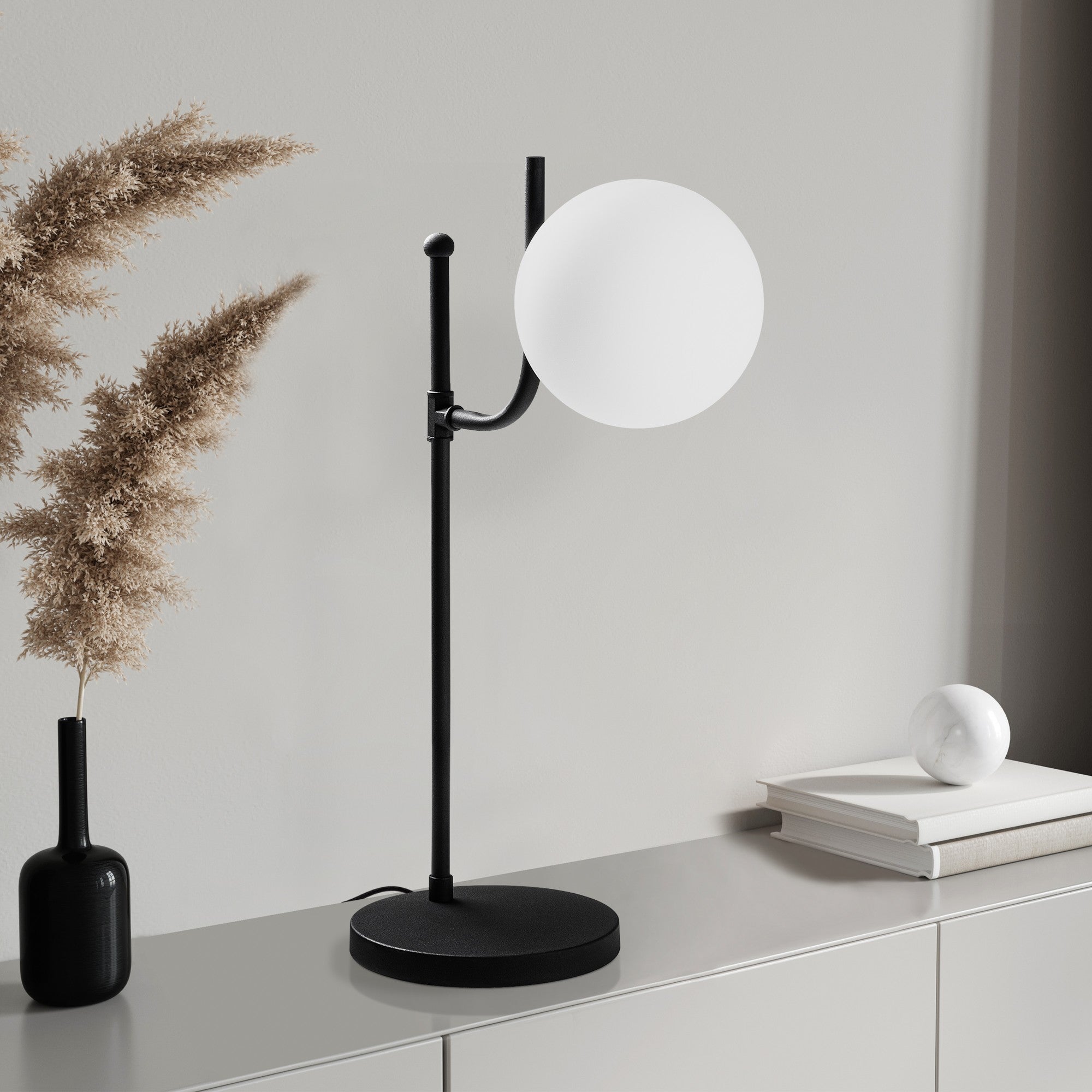 Candeeiro de Mesa Elegante Preta, Corpo de Metal, 28 x 18 x 53 cm | Abajur de Ø15 cm, Cabo de 200 cm, Interruptor Liga/Desliga | Ideal para Decoração Moderna de Casa e Escritório