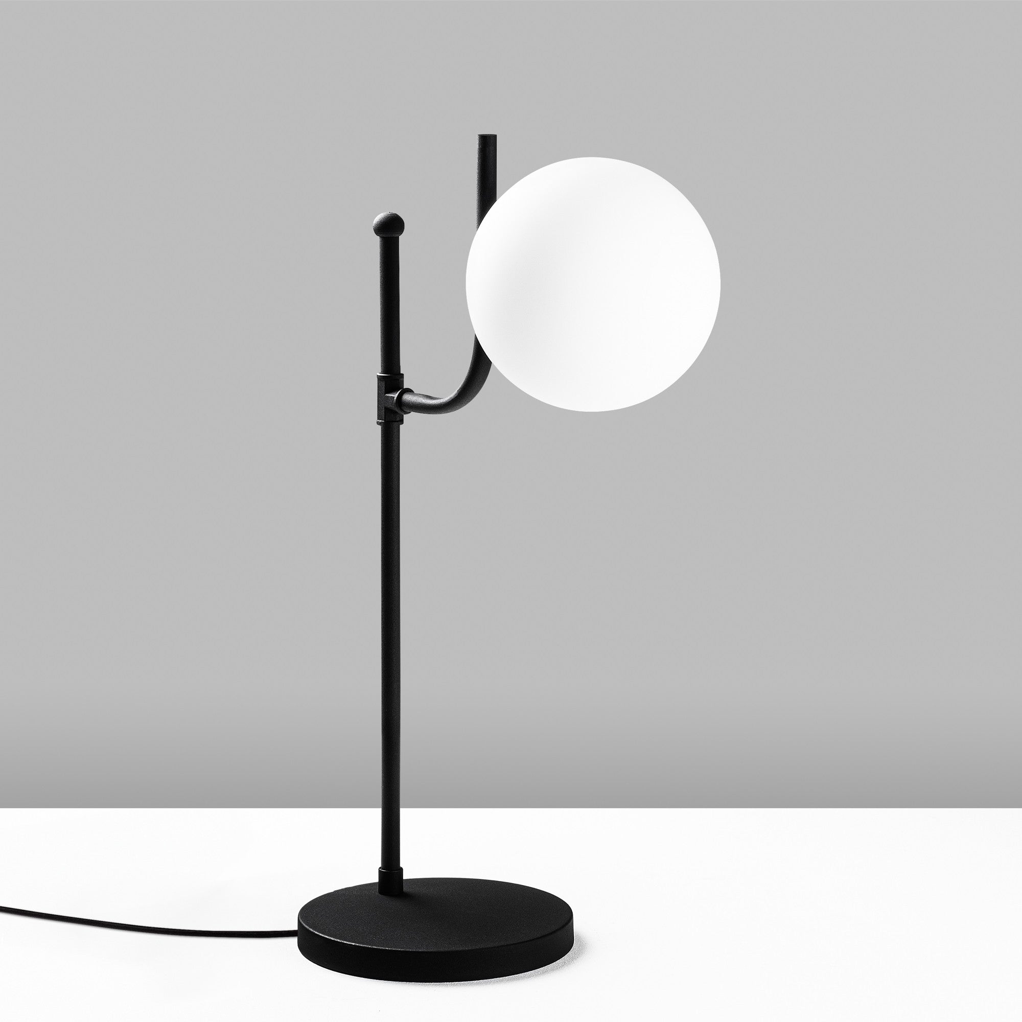 Candeeiro de Mesa Elegante Preta, Corpo de Metal, 28 x 18 x 53 cm | Abajur de Ø15 cm, Cabo de 200 cm, Interruptor Liga/Desliga | Ideal para Decoração Moderna de Casa e Escritório