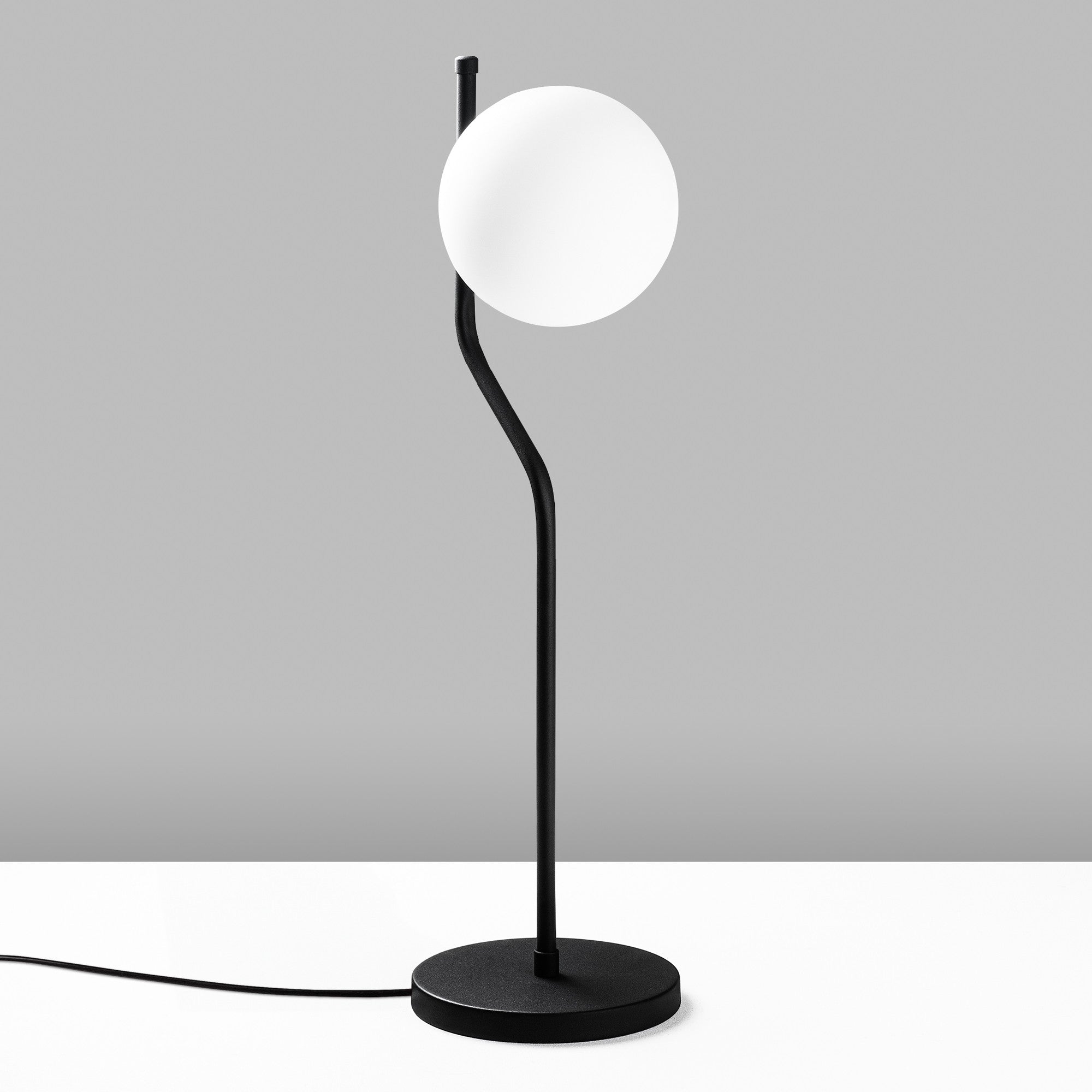 Candeeiro de Mesa Elegante Preta, Corpo de Metal, 18 x 18 x 61 cm | Abajur de Ø15 cm, Cabo de 200 cm, Interruptor Liga/Desliga | Ideal para Decoração Moderna de Casa e Escritório