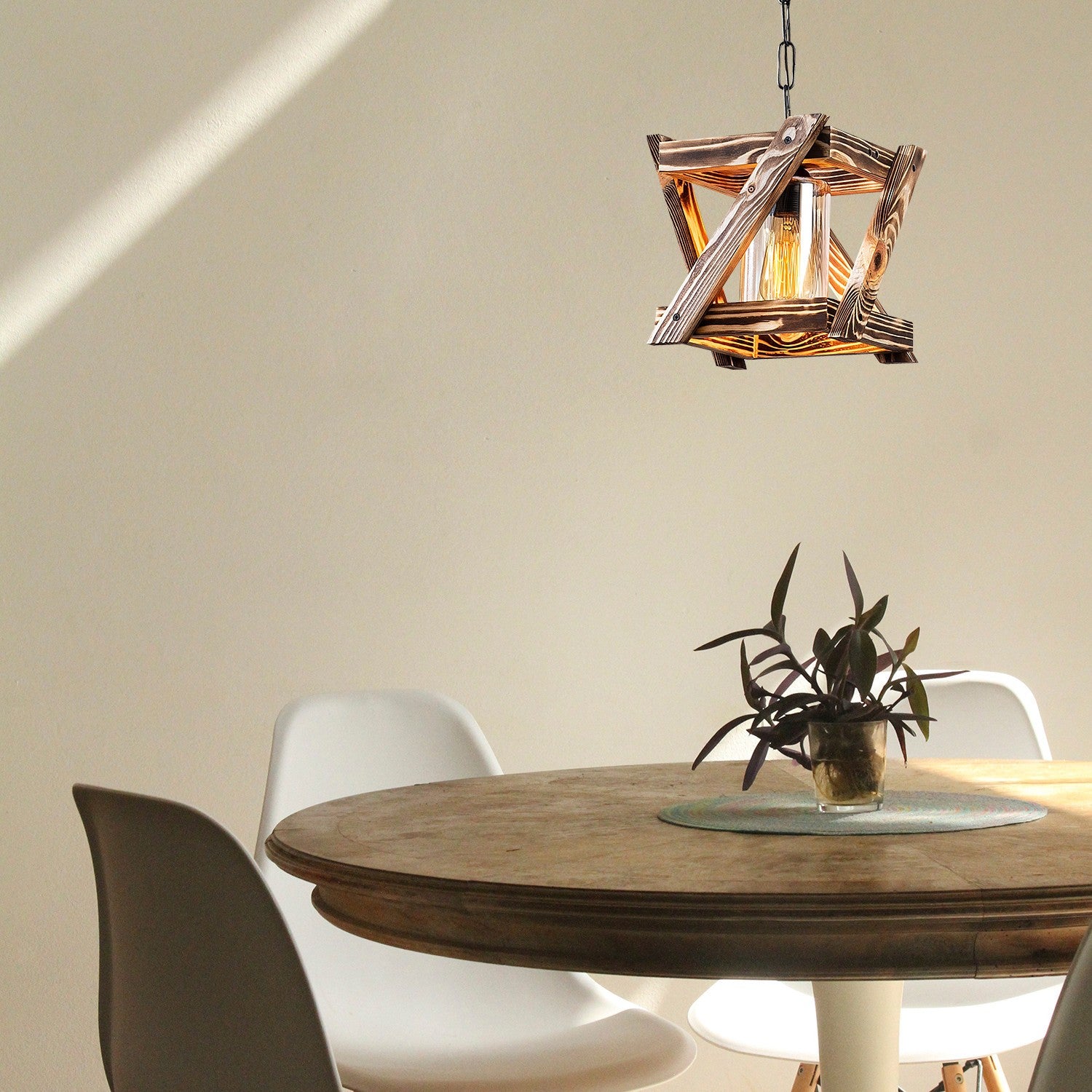 Candeeiro de Teto elegante com corpo em madeira de carpa, 25 x 25 cm, altura 73 cm | Acabamento em preto e madeira, soquete E27, potência máxima de 40 W | Design rústico moderno para decoração de casa