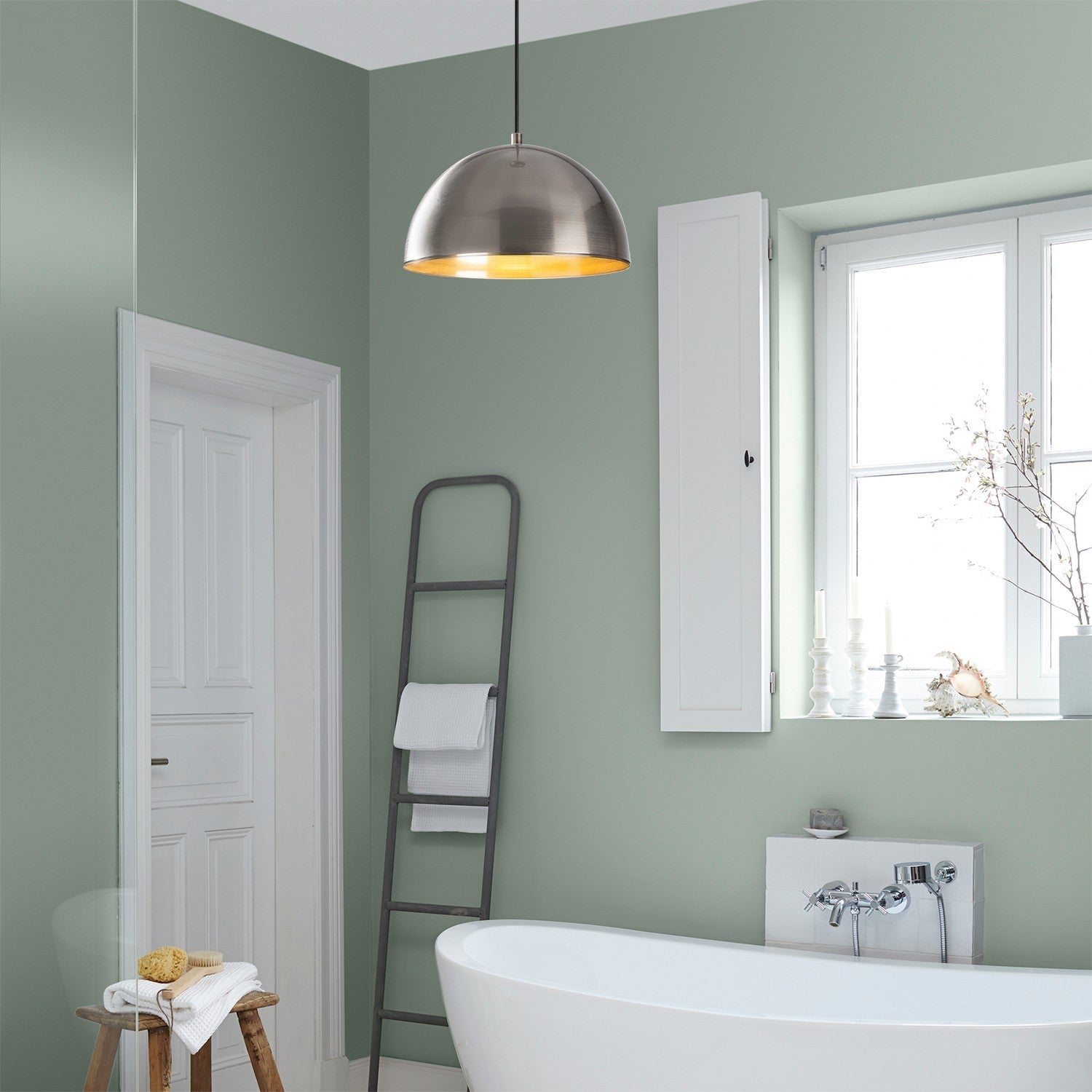 Candeeiro de Teto Escandinavo, Corpo em Metal Prateado, 30 x 30 cm, Altura 111 cm, E27 Máx. 40 W, Cabo de 90 cm | Iluminação Elegante para Espaços Modernos