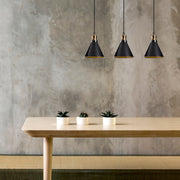 Candeeiro de Teto Escandinavo, Corpo em Metal Preto, 70 cm de Diâmetro, 117 cm de Altura, Ajustável, 3 x E27 Máx. 40 W, Design Elegante para Espaços Modernos