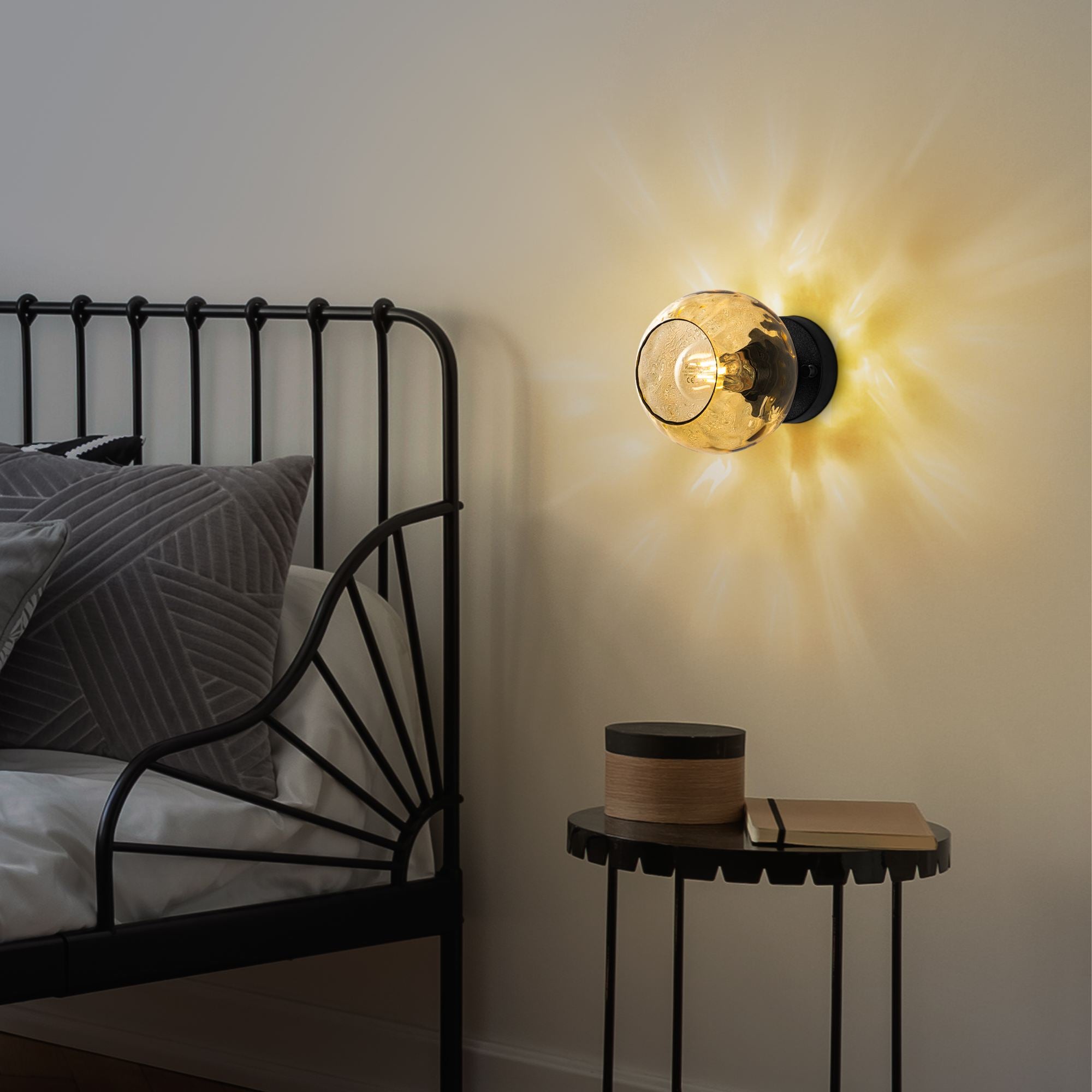 Candeeiro de Parede-Benek-Amarelo
Preto