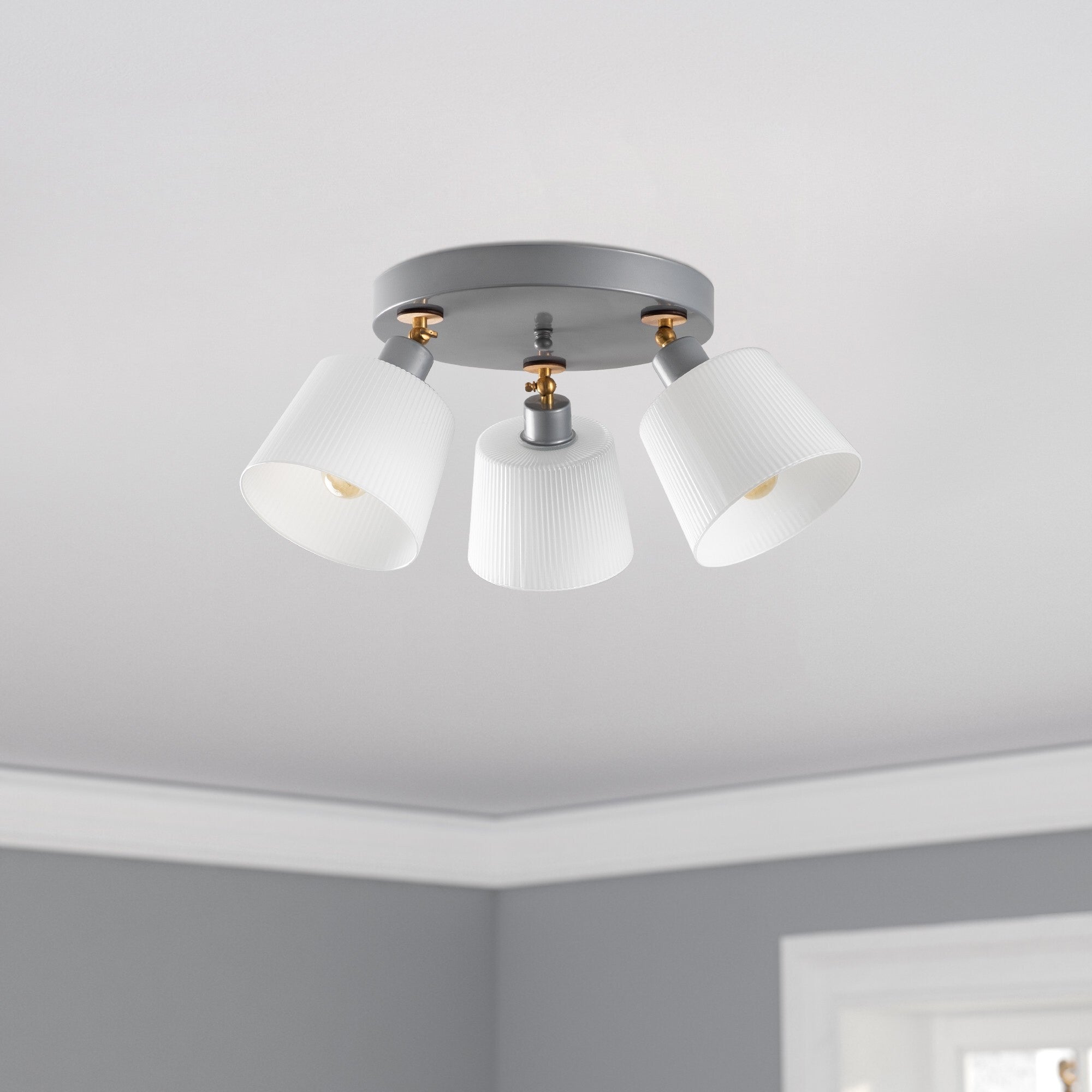 Candeeiro de Teto Escandinavo Elegante, Corpo em Metal, Acabamento Prateado, 50 cm de Diâmetro, 25 cm de Altura | 3 Soquetes E27, IP20 | Perfeito para Decoração Moderna