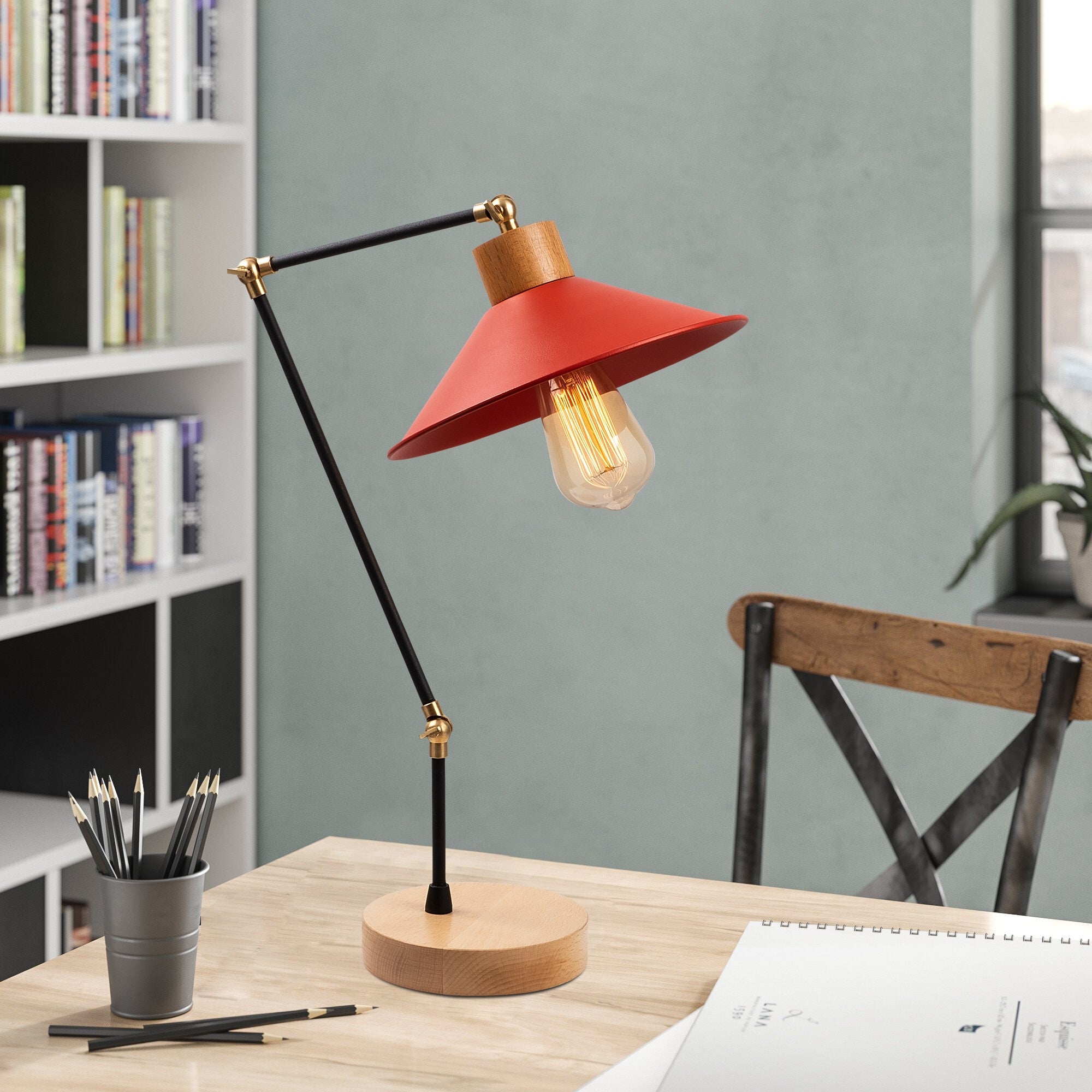 Candeeiro de Mesa Moderna Vermelha, Corpo de Metal com Base de Madeira, 52 cm de Altura, 24 cm de Diâmetro, Soquete E27, Cabo de 200 cm | Iluminação Elegante e Funcional para Decoração de Casa