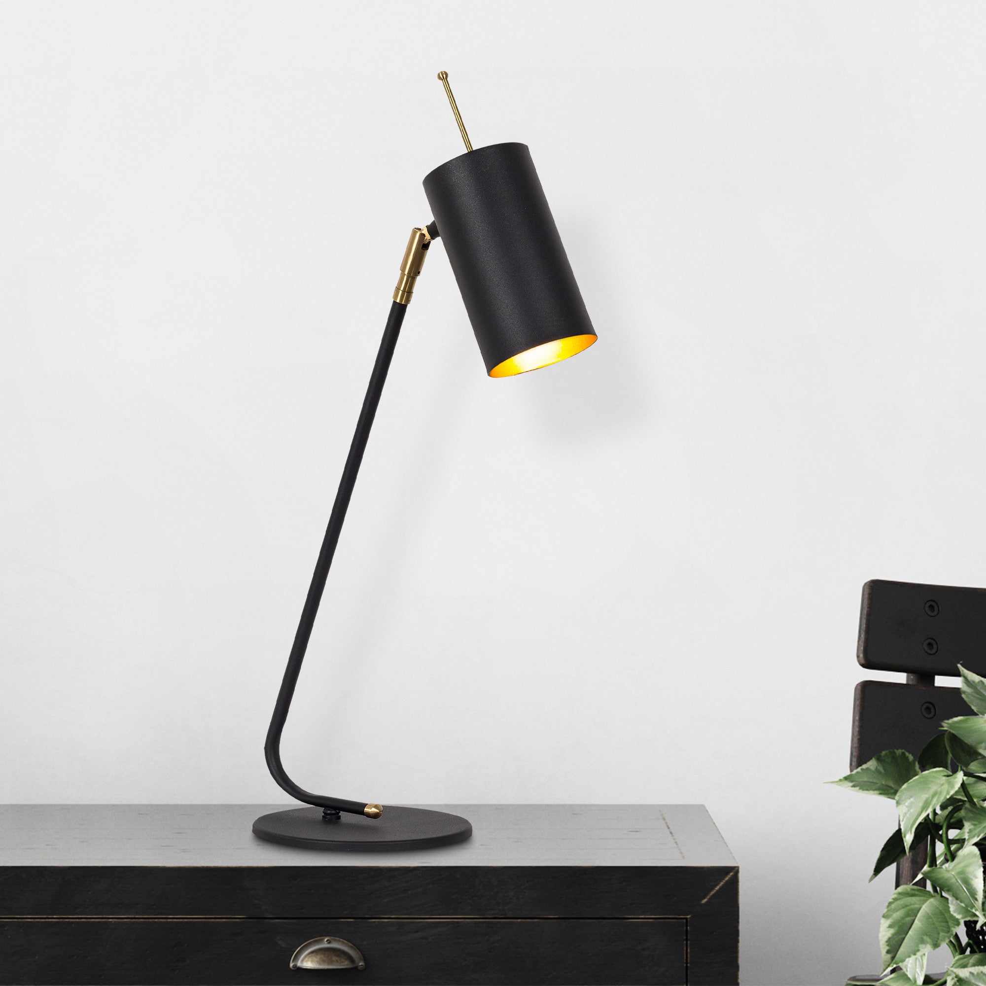 Candeeiro de Mesa Moderna, Preta e Dourada, 55 cm de Altura | Corpo em Ferro, Soquete E27, Cabo de 200 cm | Design Industrial e Escandinavo Elegante para Casa e Hotel