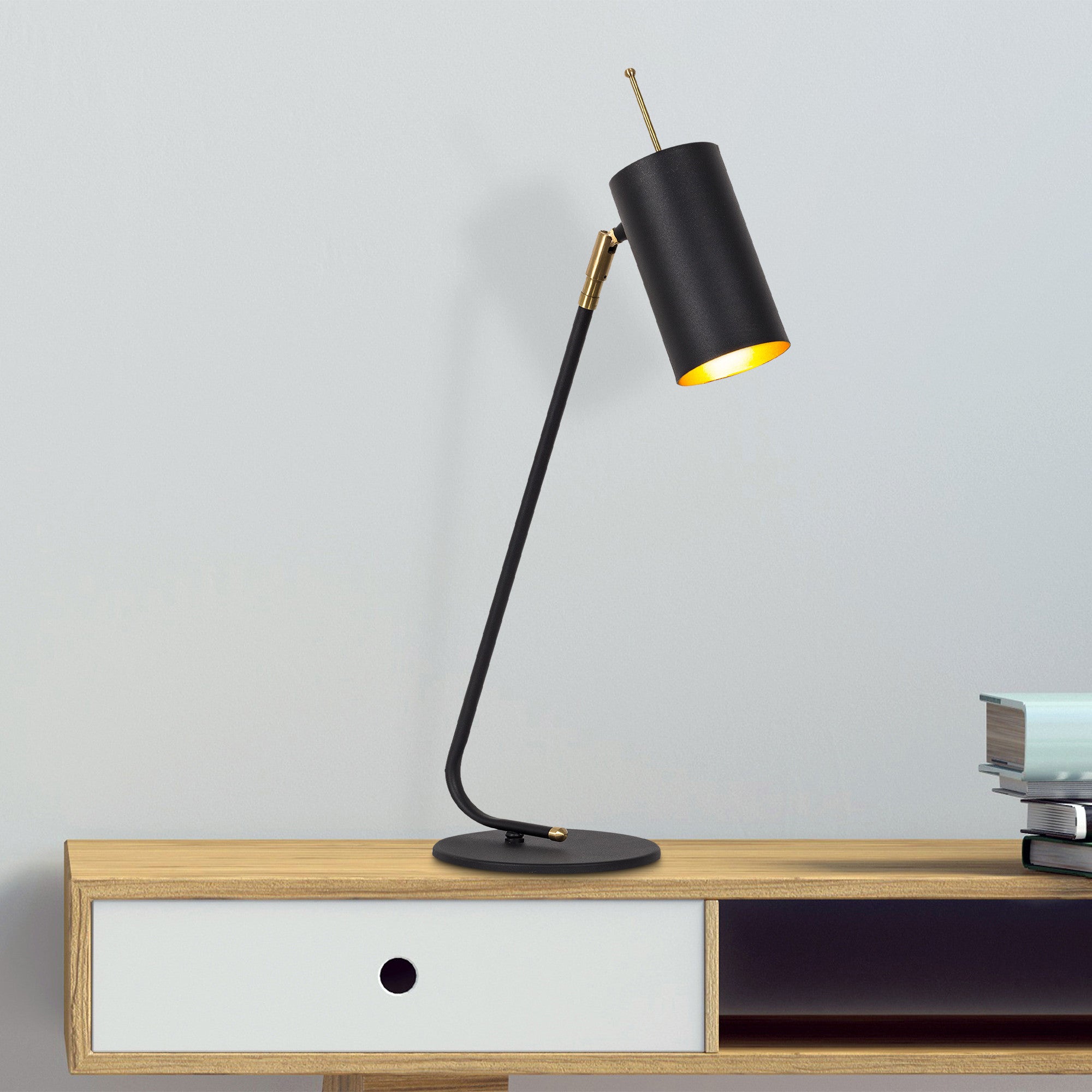 Candeeiro de Mesa Moderna, Preta e Dourada, 55 cm de Altura | Corpo em Ferro, Soquete E27, Cabo de 200 cm | Design Industrial e Escandinavo Elegante para Casa e Hotel