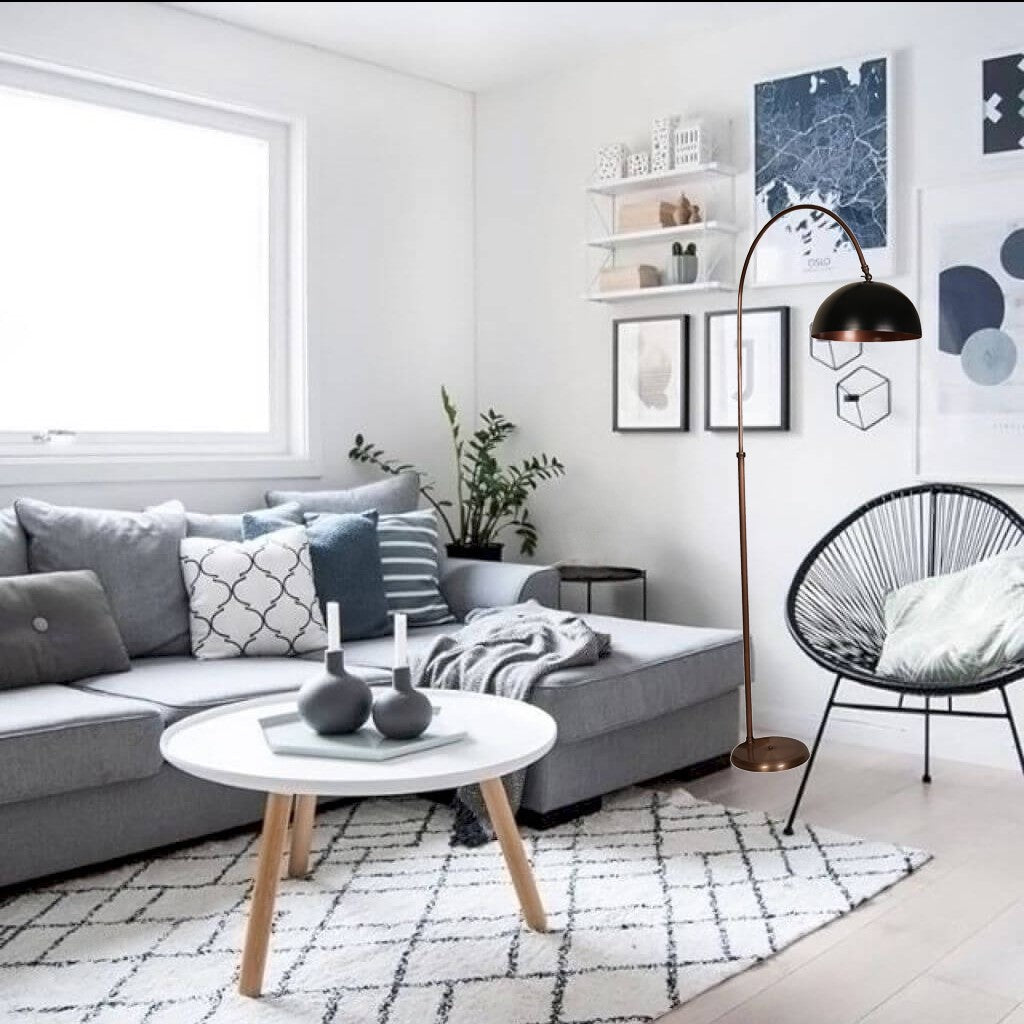 Candeeiro de Pé – 200 cm – Preto e Cromado – Metal