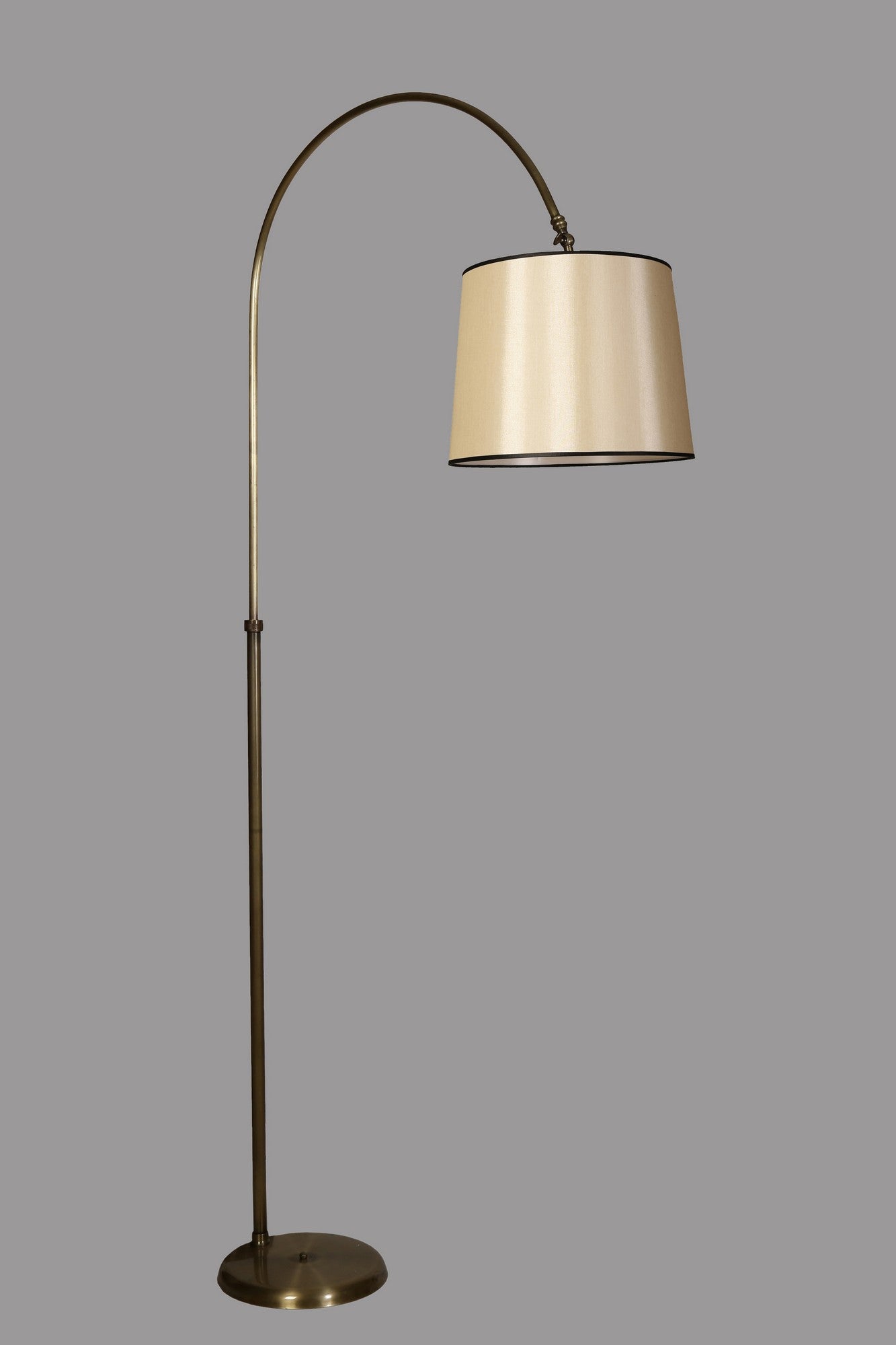 Candeeiro de Pé – 200 cm – Cromado e Bege – Metal