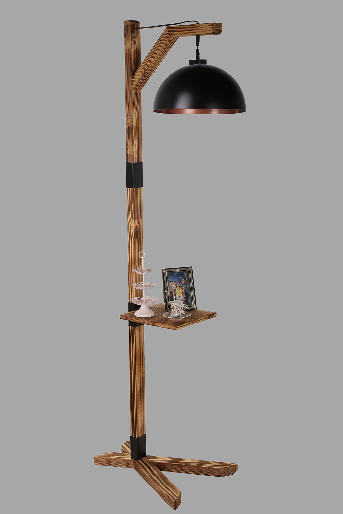 Candeeiro de Pé – 185 cm – Preto – Madeira e Metal