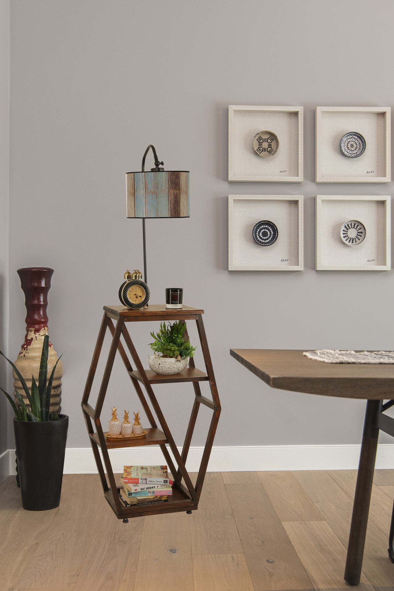Candeeiro de Pé – 165 cm – Cor noz – Metal e Madeira de Fir