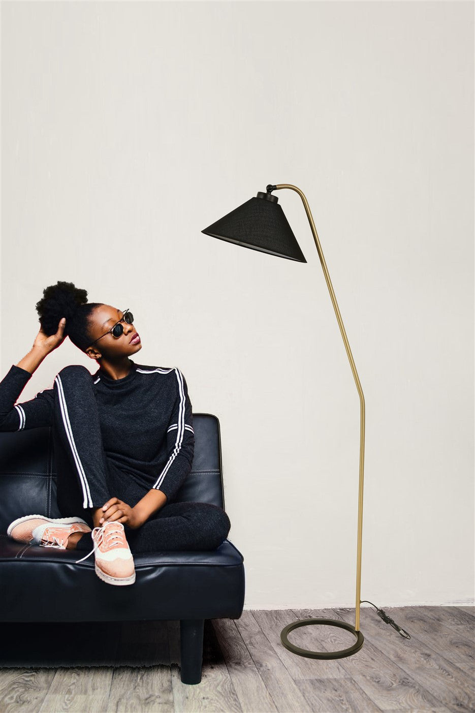 Candeeiro de Pé – 155 cm – Preto – Metal