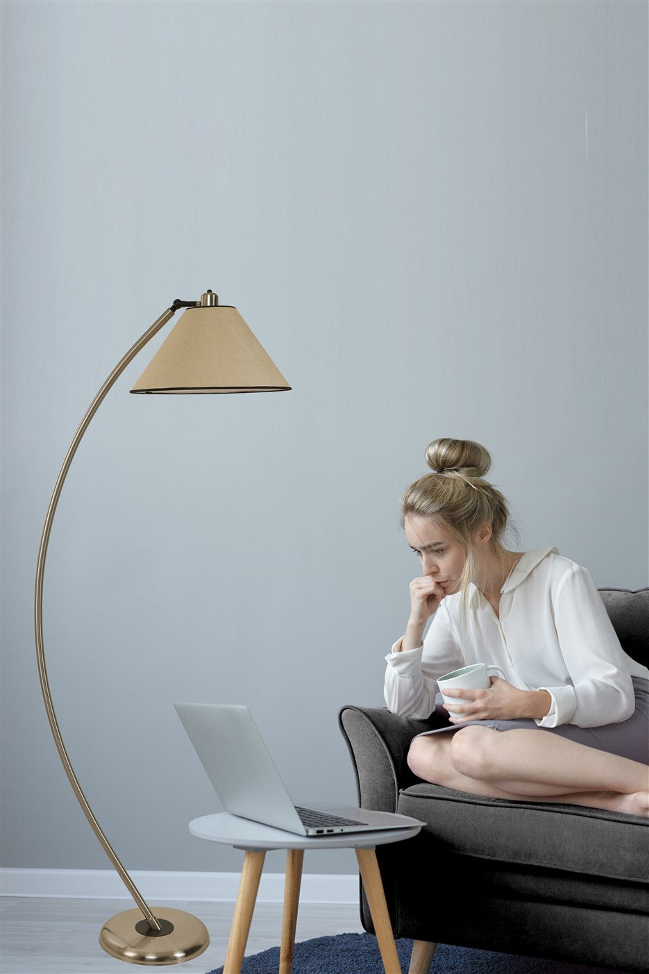 Candeeiro de Pé – 170 cm altura – Cromo – Metal