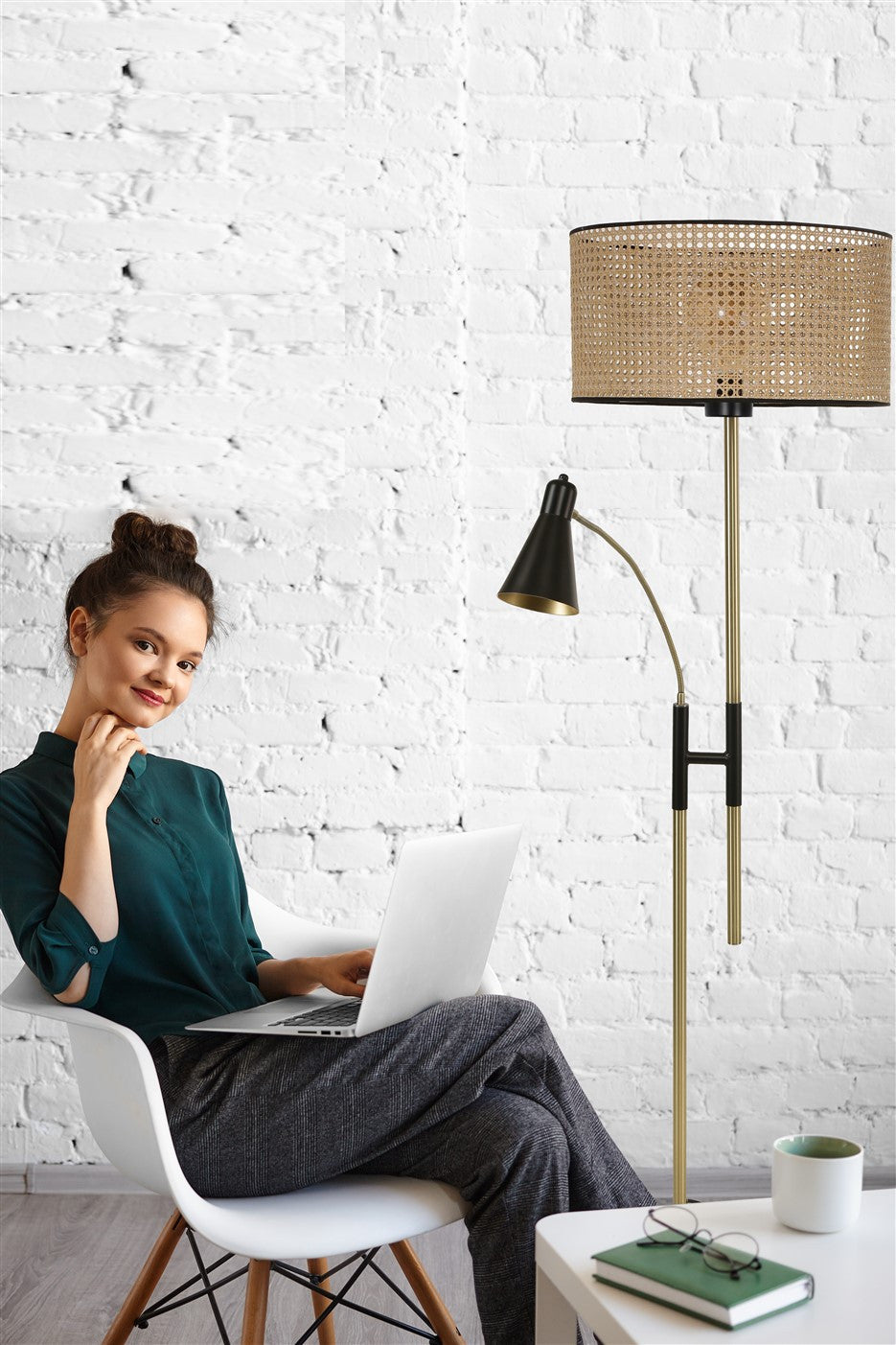 Candeeiro de Pé – 165 cm – Preto e Vime – Metal e Tecido
