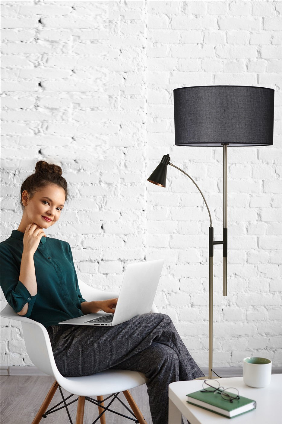 Candeeiro de Pé – 165 cm – Preto – Metal