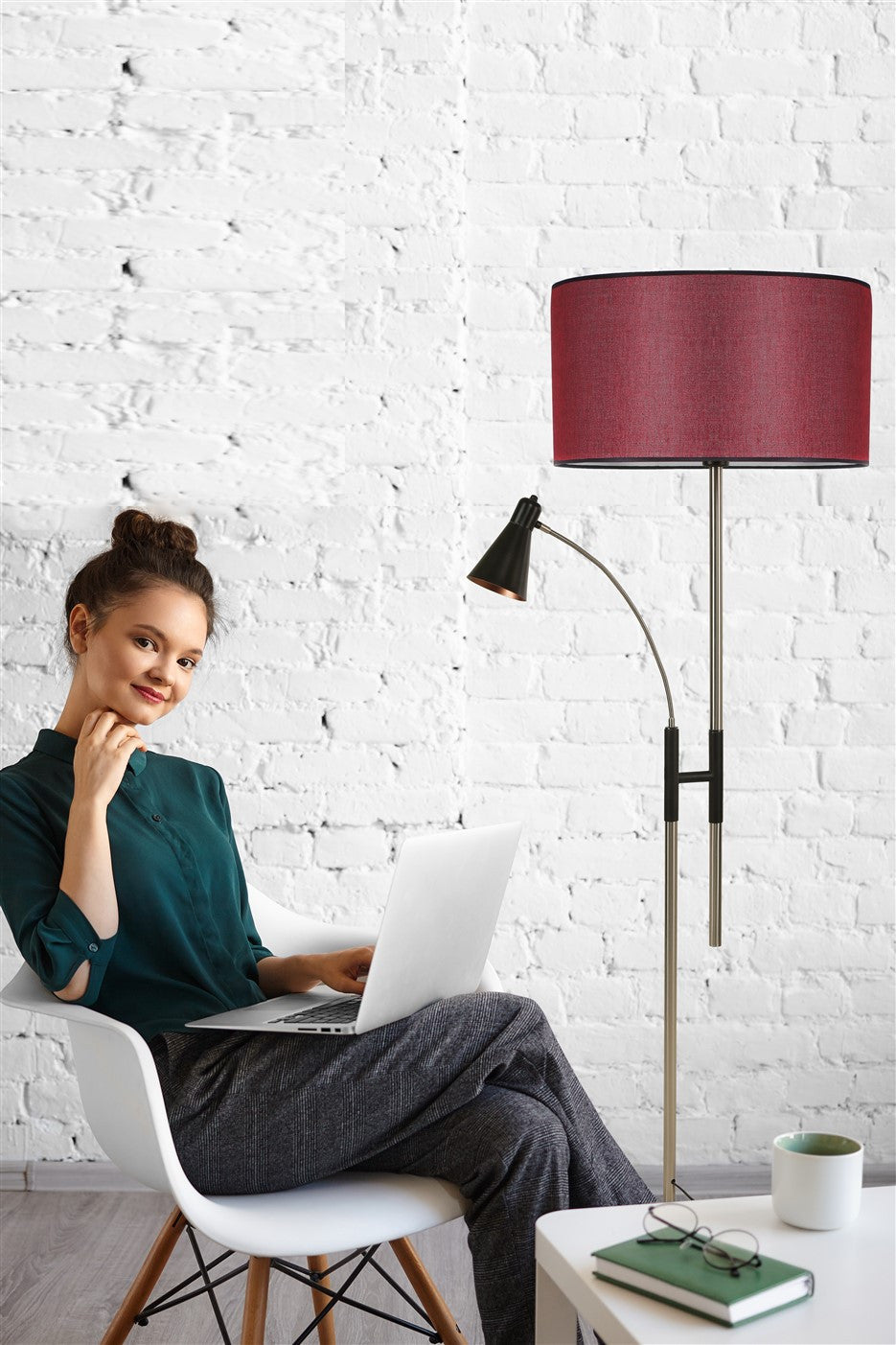 Candeeiro de Pé – 165 cm – Vermelho Clarete – Metal