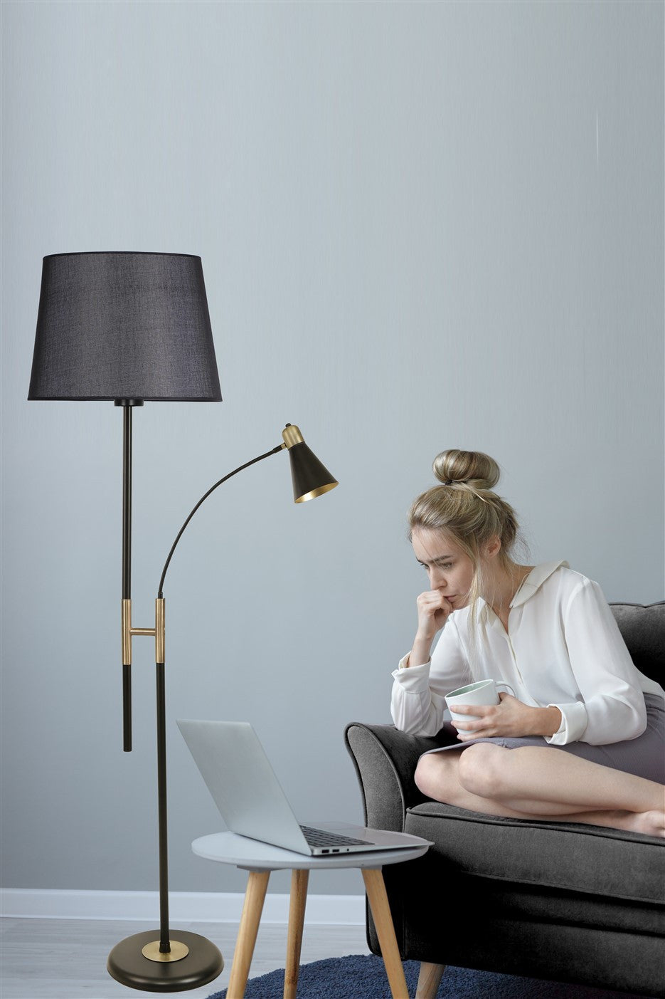 Candeeiro de Pé – 165 cm – Preto – Metal