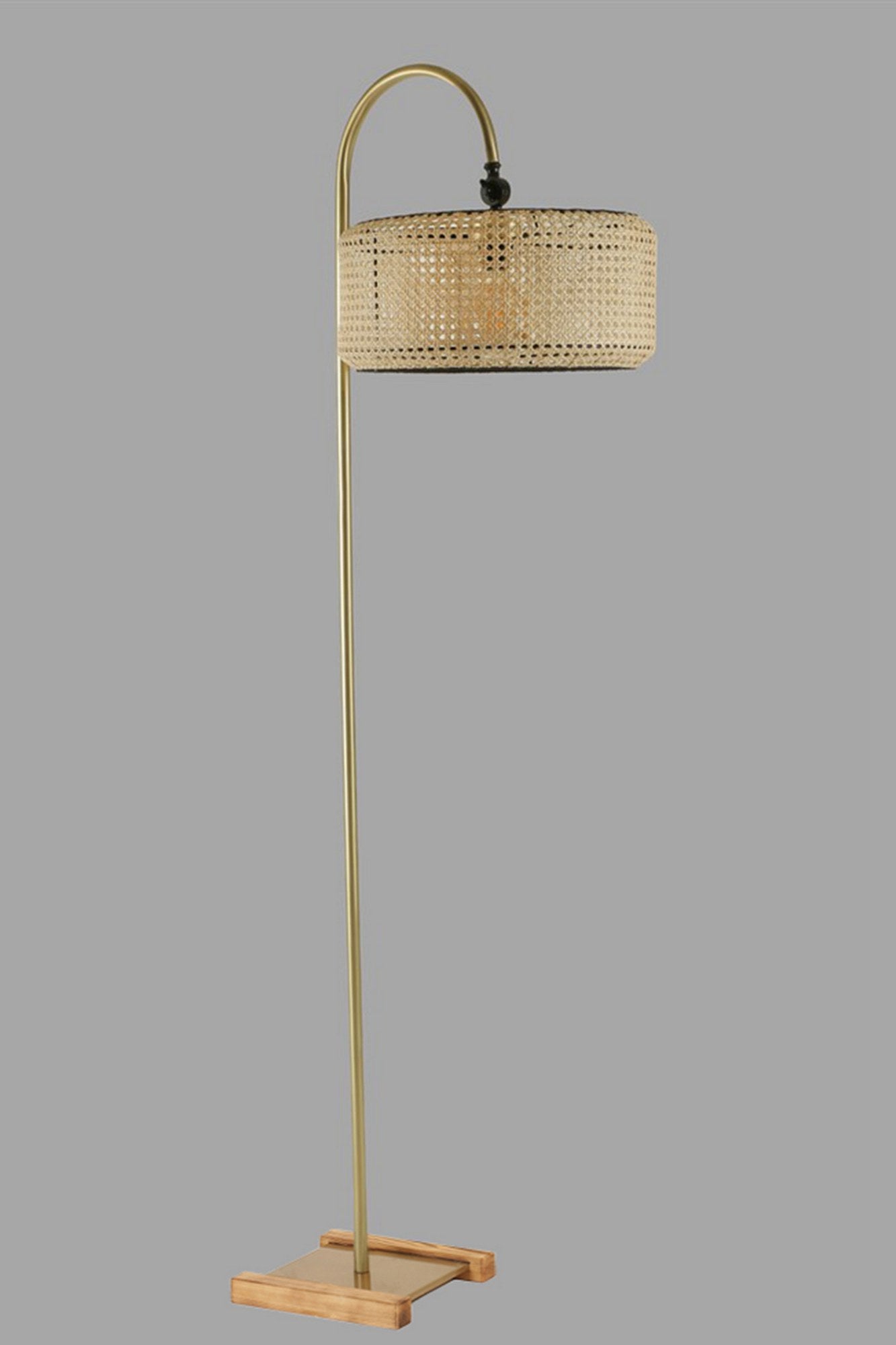 Candeeiro de Pé – 165 cm – Bege e Dourado – Metal e Rattan