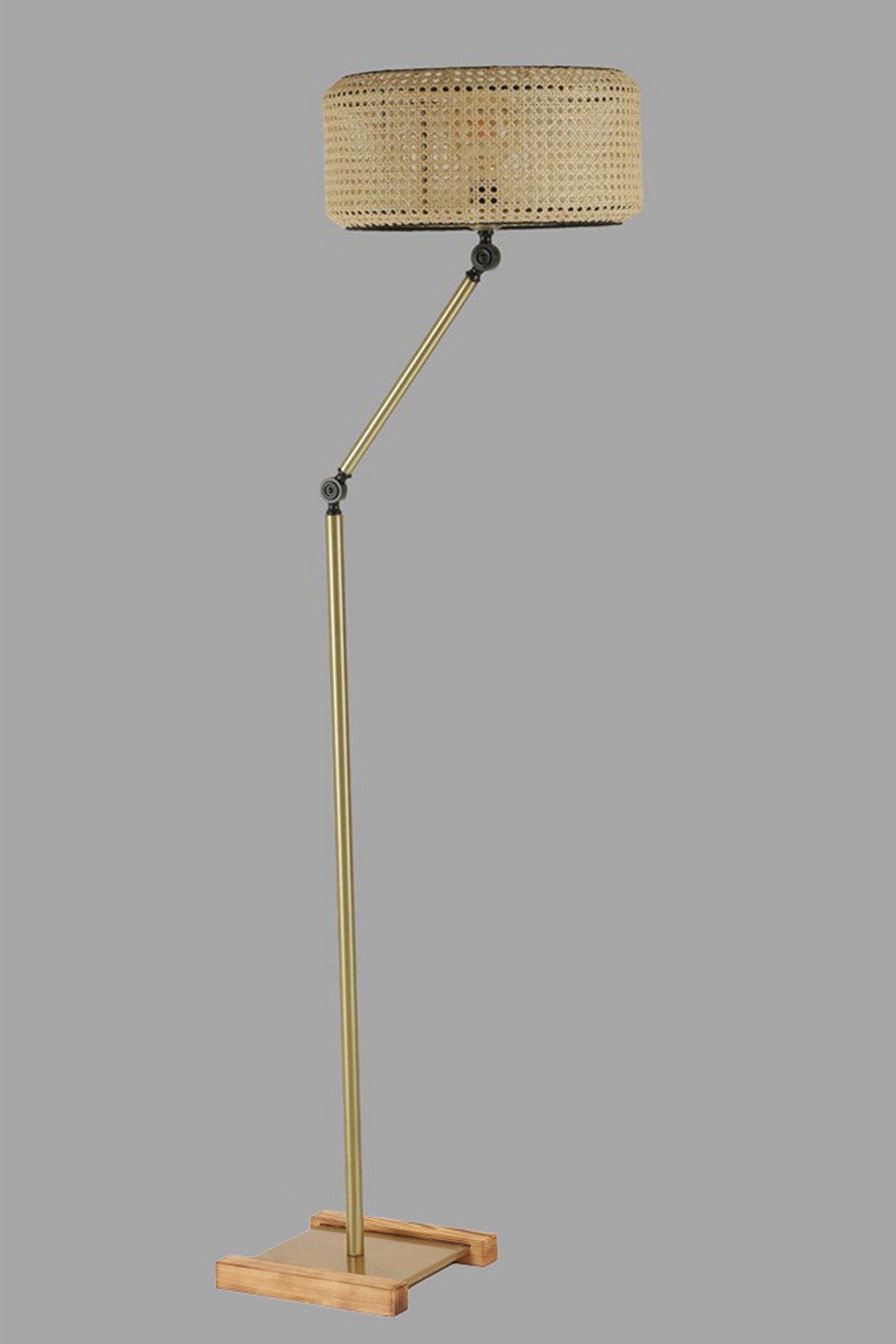 Candeeiro de Pé – 165 cm – Dourado e Rattan – Metal e Rattan