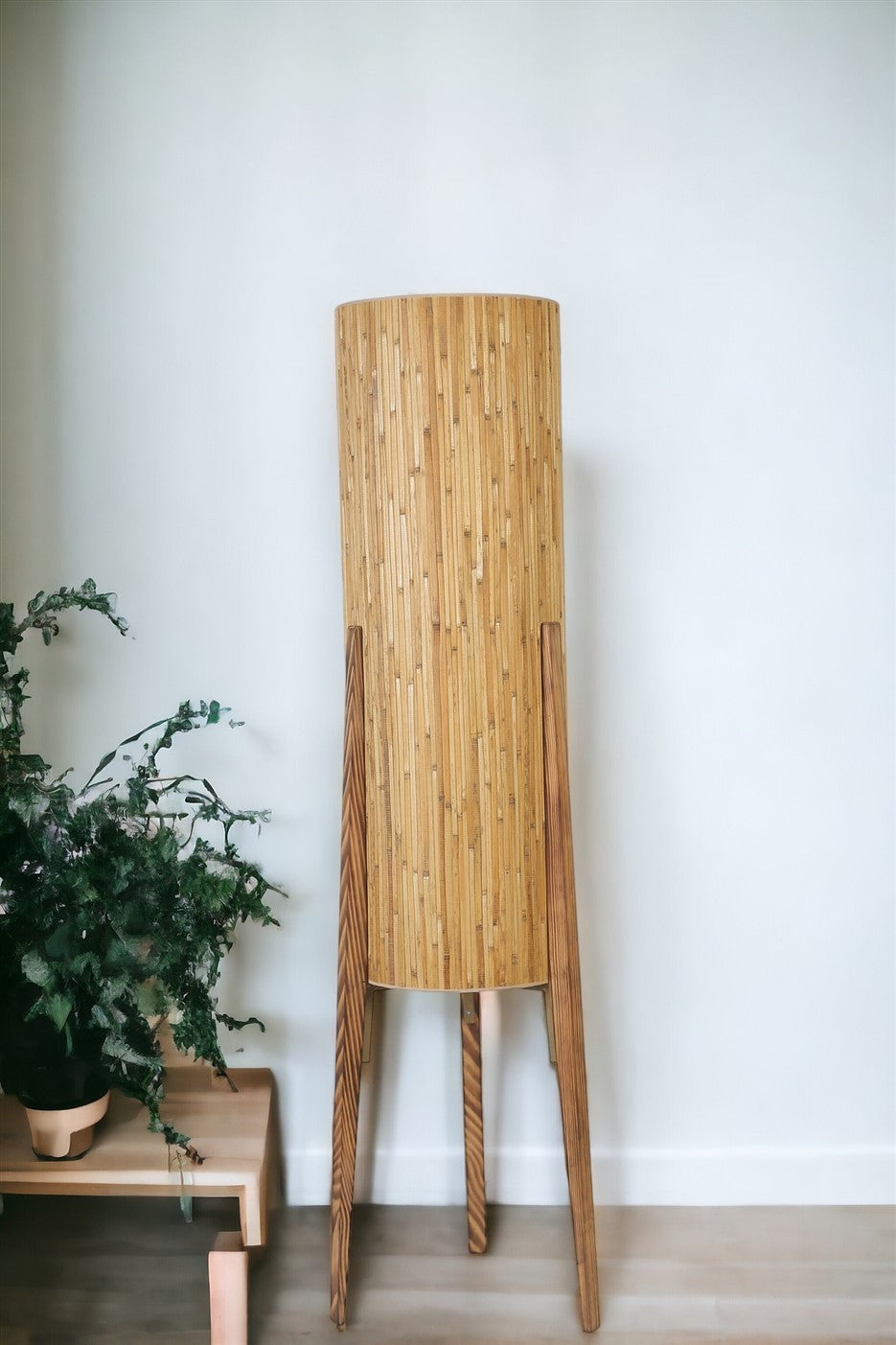 Candeeiro de Pé – 140 cm – Madeira – Metal e Tecido