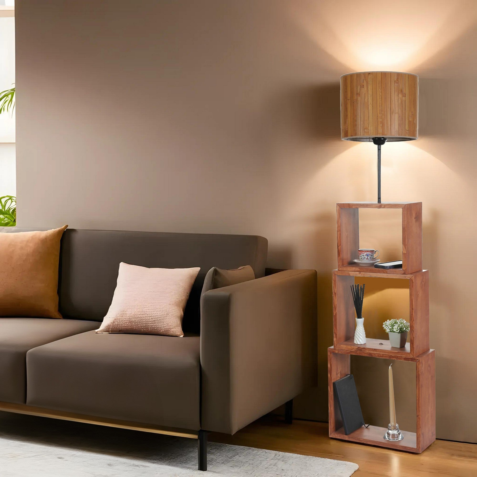 Candeeiro de Pé – 140 cm – Madeira e Noz – Metal e Tecido