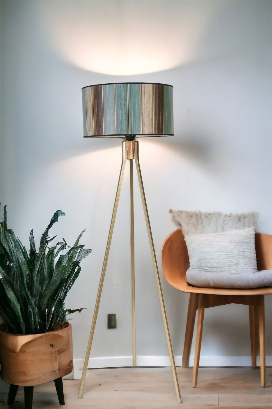 Candeeiro de Pé – 155 cm – Multicolorido – Metal ou Madeira