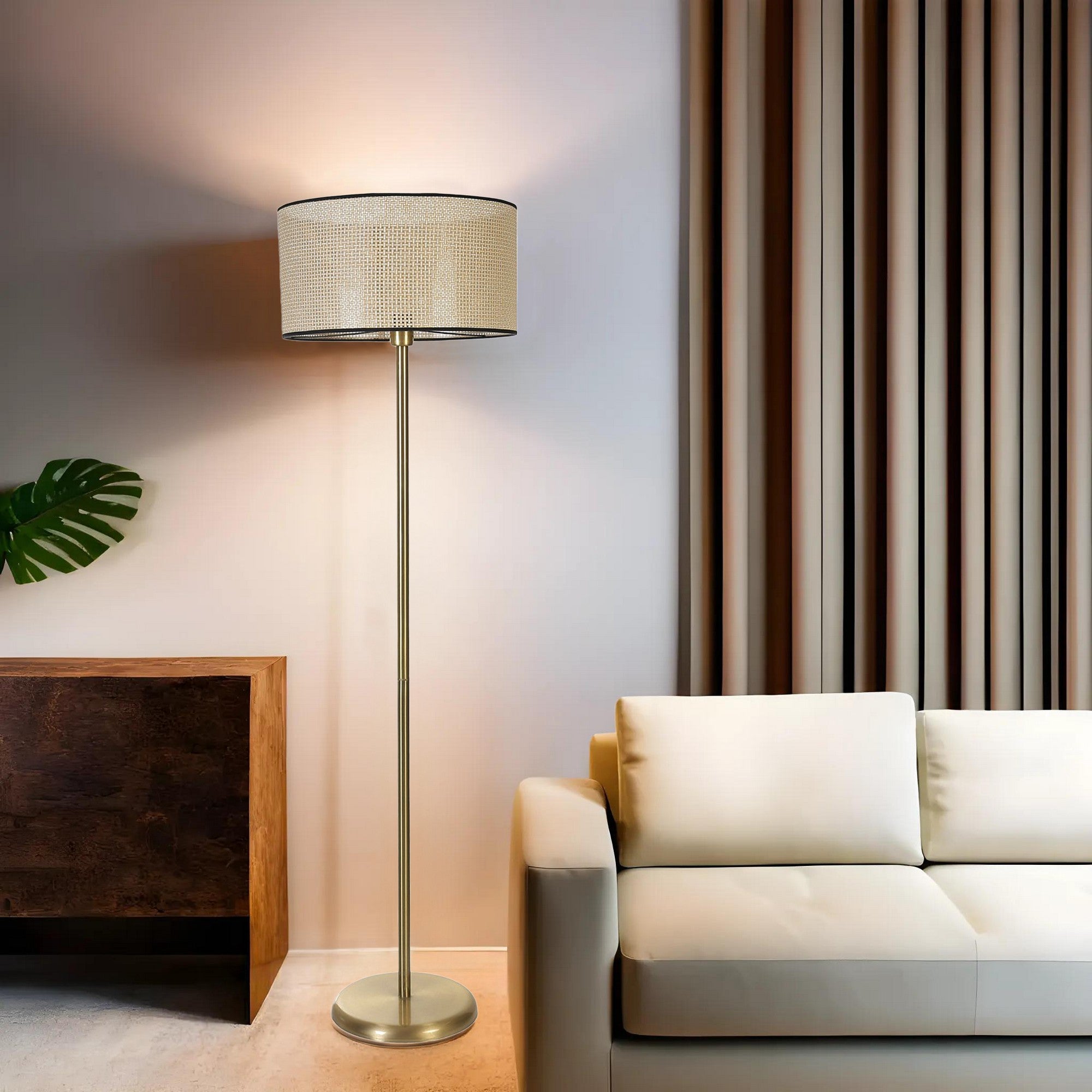 Candeeiro de Pé – 162 cm – Dourado – Metal e Bambu