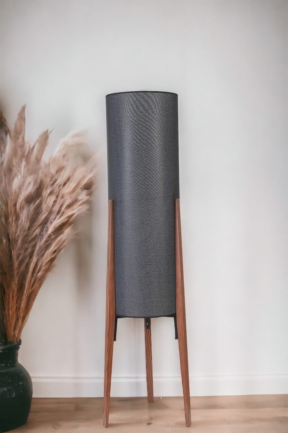 Candeeiro de Pé – 140 cm – Preto – Metal ou Madeira