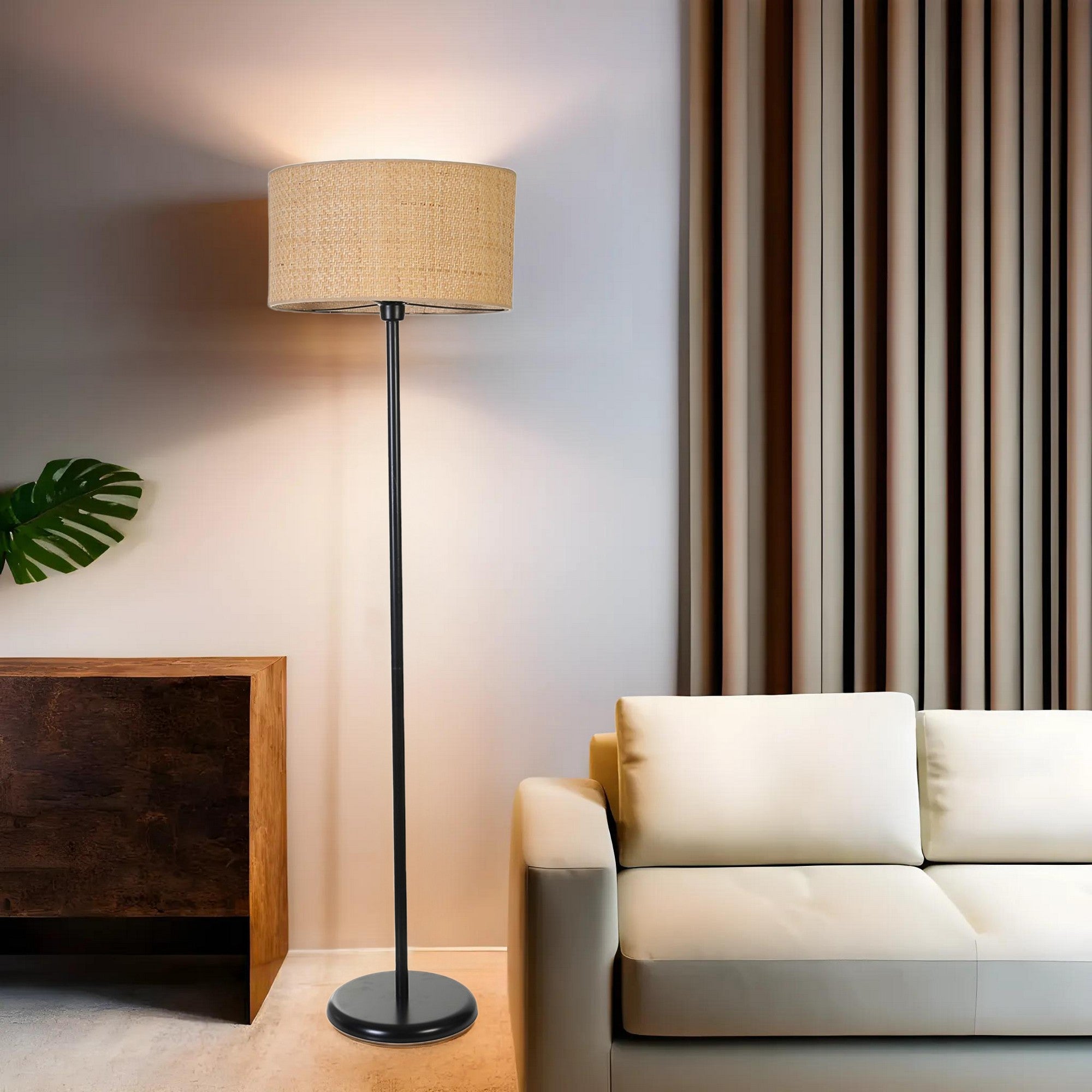 Candeeiro de Pé – 162 cm – Preto e Dourado – Metal e Bambu