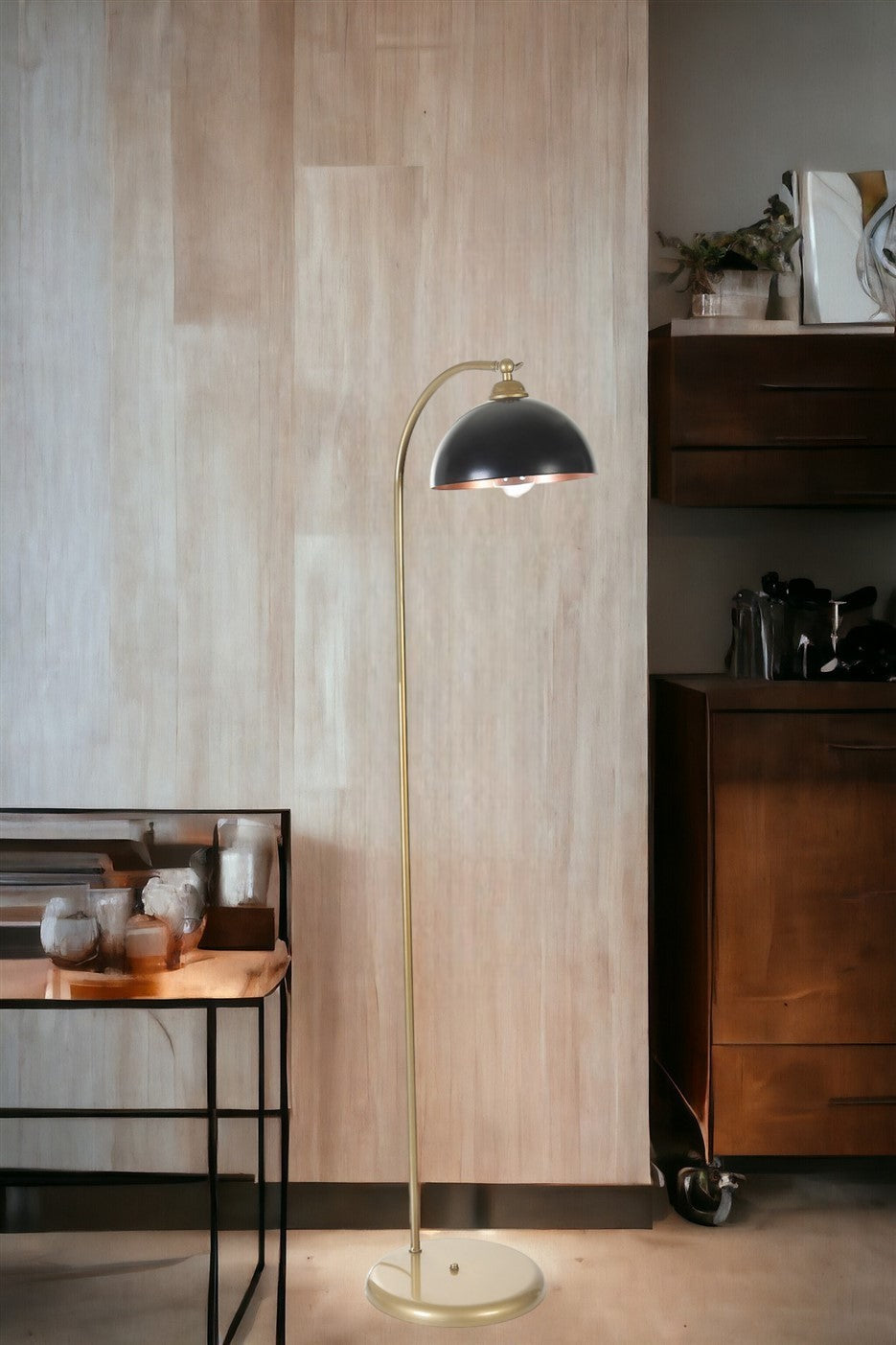 Candeeiro de Pé – 154 cm – Preto e Dourado – Metal