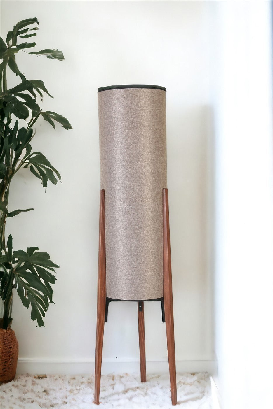 Candeeiro de Pé – 140 cm – Noz – Metal ou Madeira