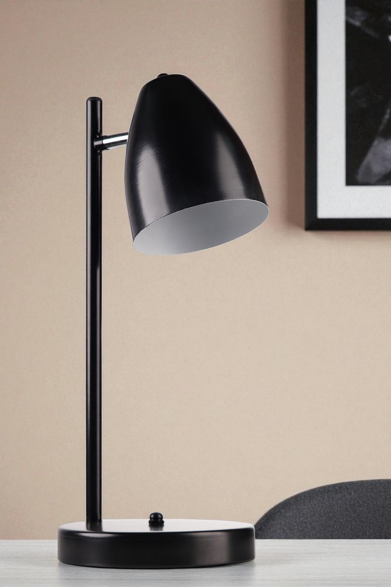 Candeeiro de Mesa – 43 cm de Altura – Preto – Metal