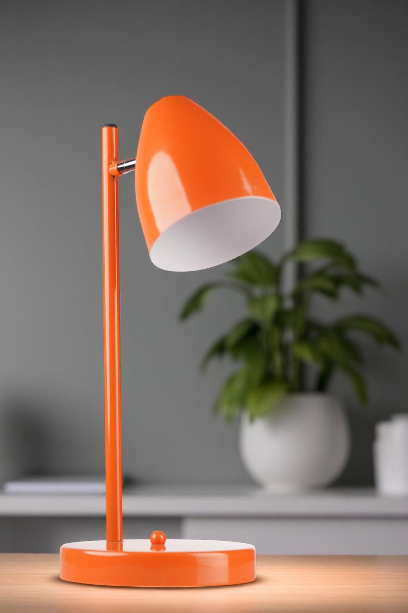 Candeeiro de Mesa – 43 cm de Altura – Laranja – Metal
