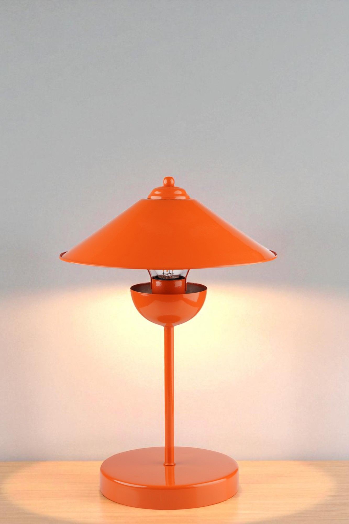 Candeeiro de Mesa – 42 cm de altura – laranja – metal
