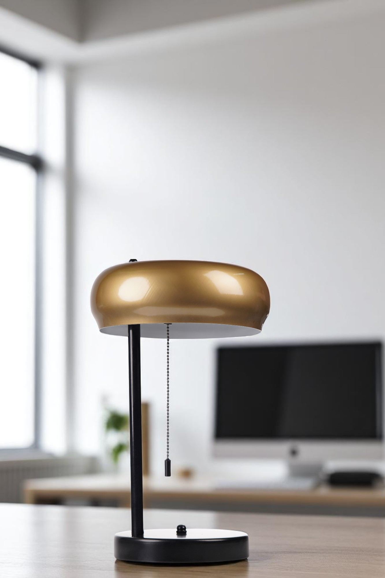 Candeeiro de Mesa – 40 cm de Altura – Dourado e Preto – Metal