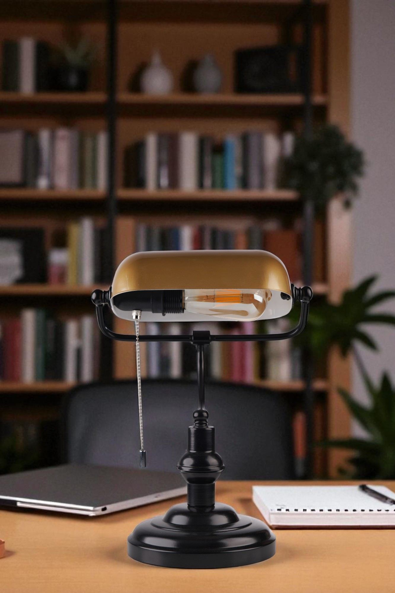 Candeeiro de Mesa em Metal – 38 cm de Altura – Dourado e Preto