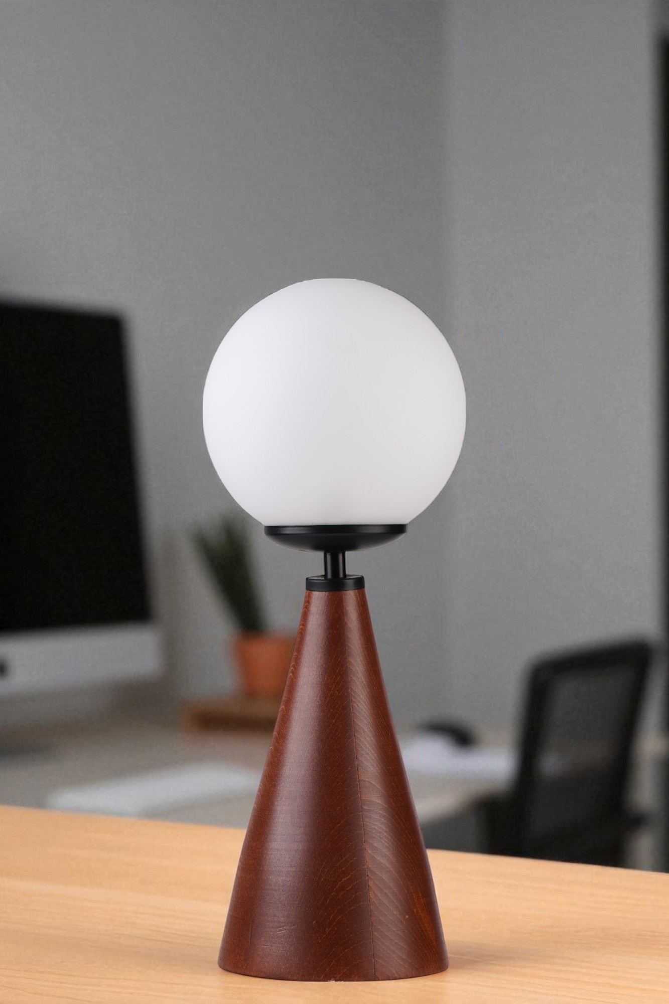 Candeeiro de Mesa de Madeira – 38 cm de Altura – Branco/Preto/Nogueira – Madeira e Vidro