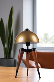 Candeeiro de Mesa em Madeira e Metal – 50 cm de altura – Dourado e Noz