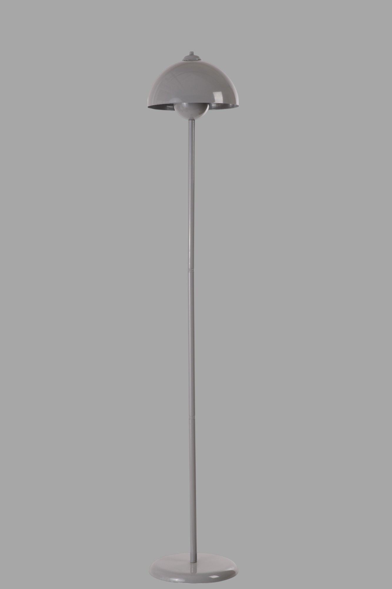 Candeeiro de Pé – 145 cm – Cinza – Metal