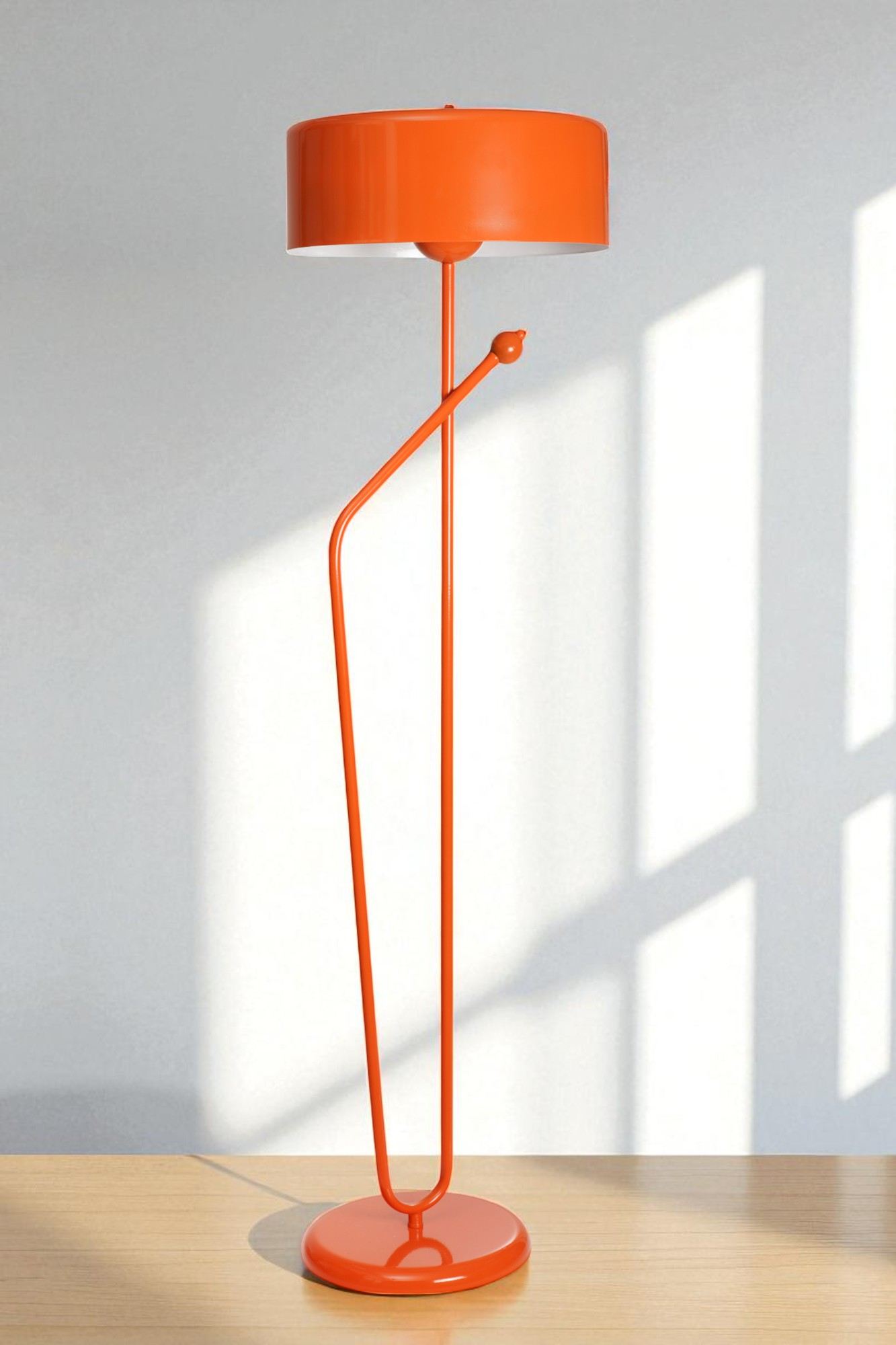 Candeeiro de Pé – 150 cm de altura – Laranja – Metal