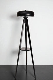 Candeeiro de Pé Elegante – 145 cm de Altura – Preto – Madeira e Metal