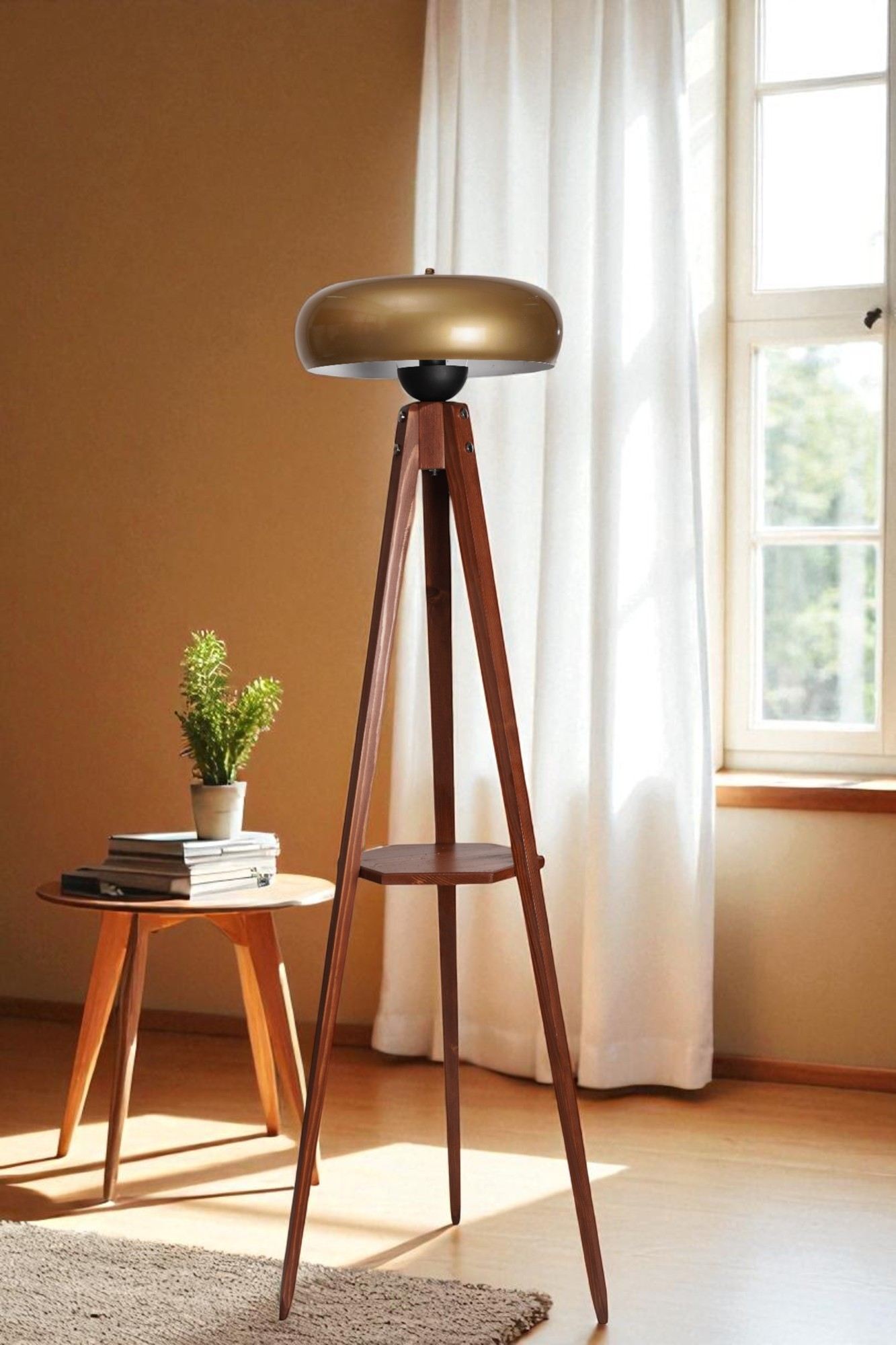 Candeeiro de Pé de Madeira e Metal – 145 cm de altura – Dourado e Noz