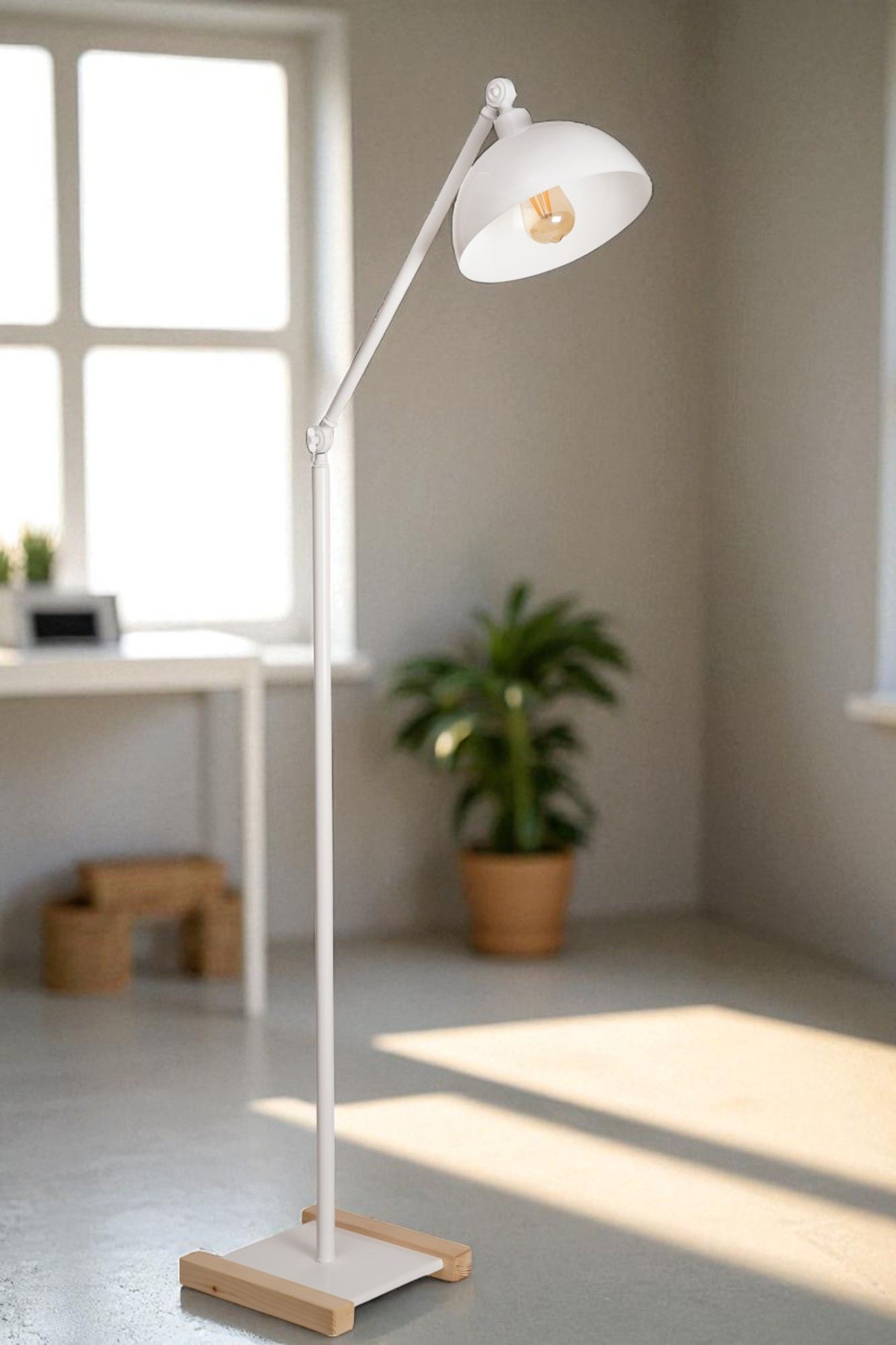 Candeeiro de Pé – 160 cm de Altura – Branca – Metal