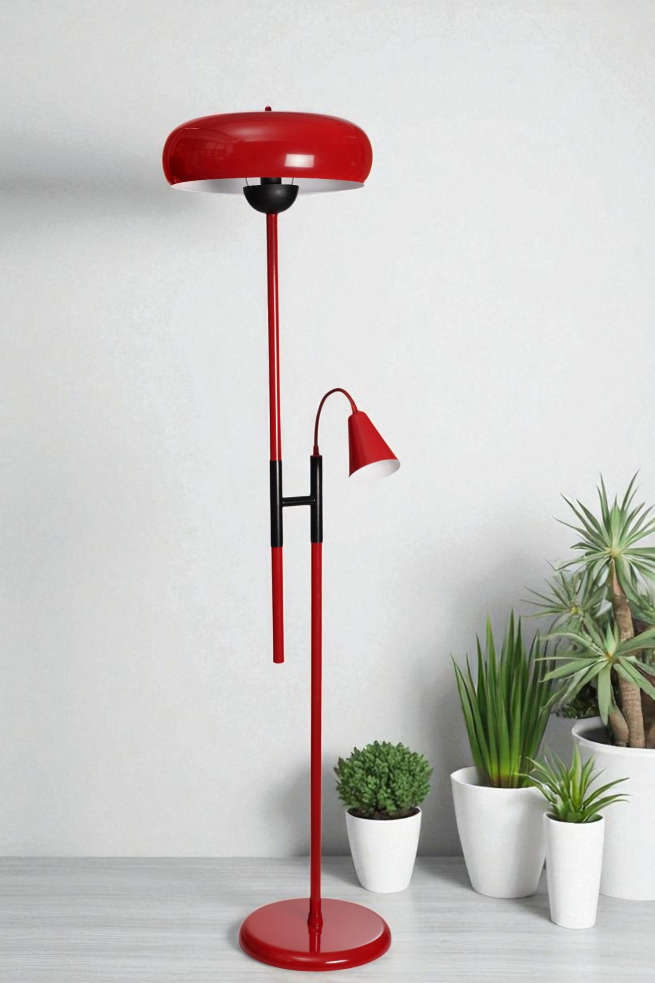 Candeeiro de Pé – 160 cm de altura – Vermelho e Preto – Metal