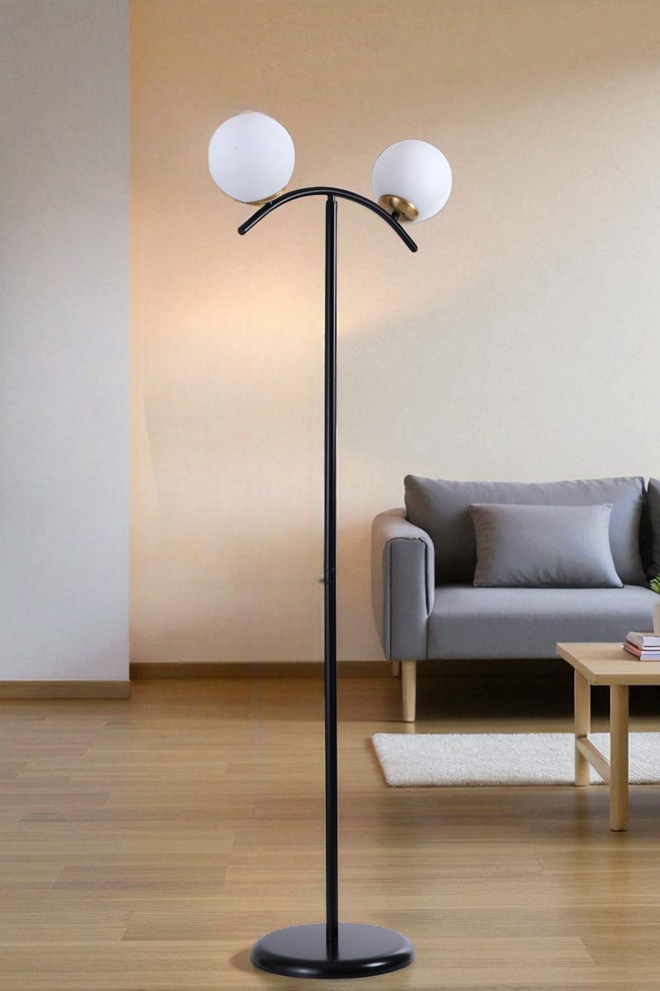 Candeeiro de Pé – 148 cm de altura – Branco e Preto – Metal e Vidro