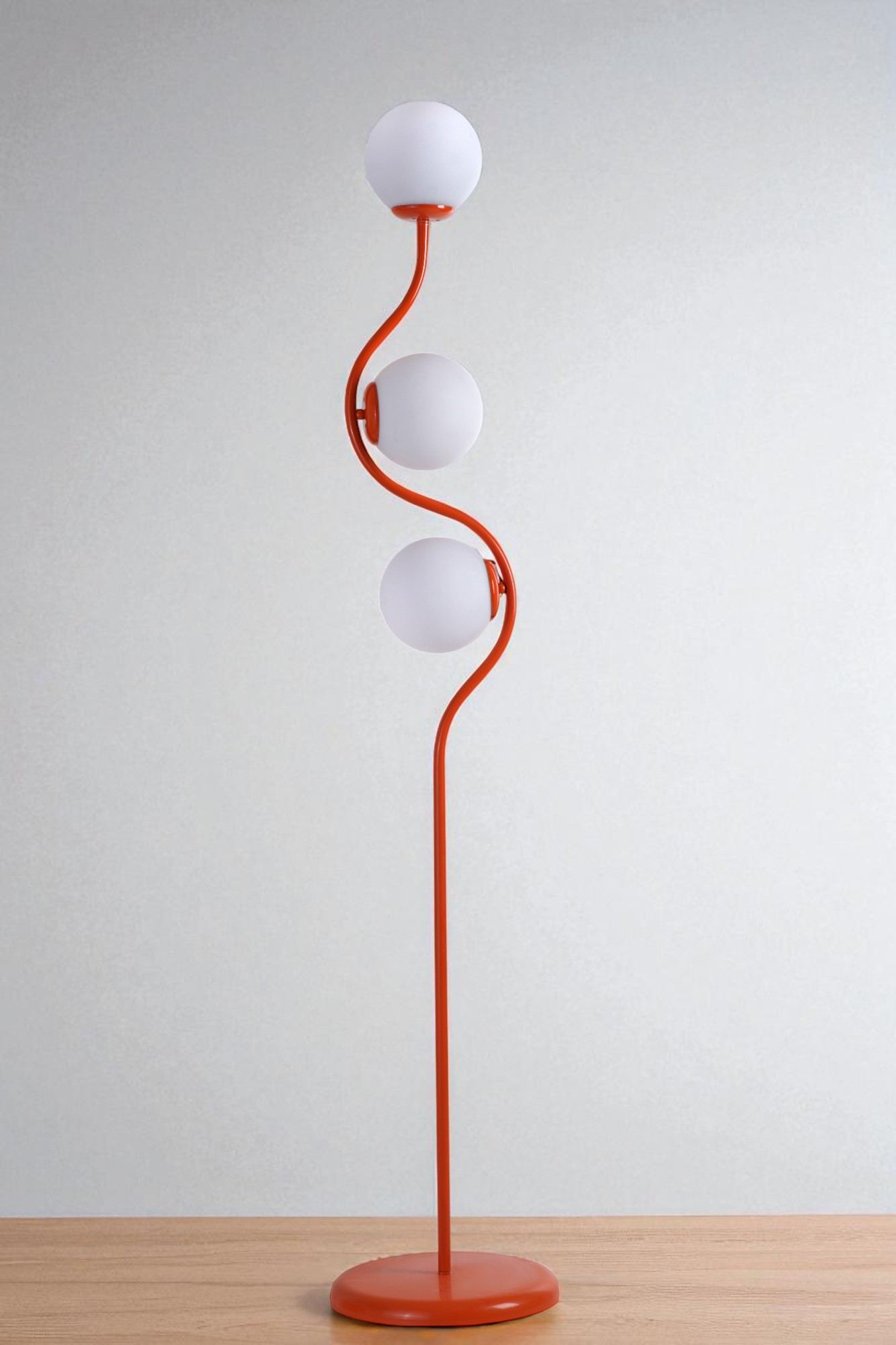 Candeeiro de Pé – 155 cm de altura – branca e laranja – metal e vidro